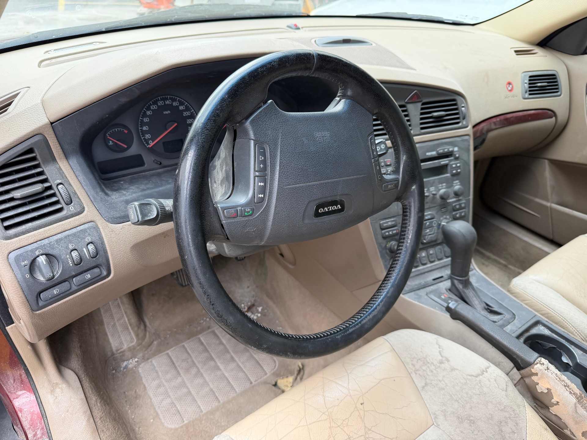 VOLVO V70 R AWD A-image-10