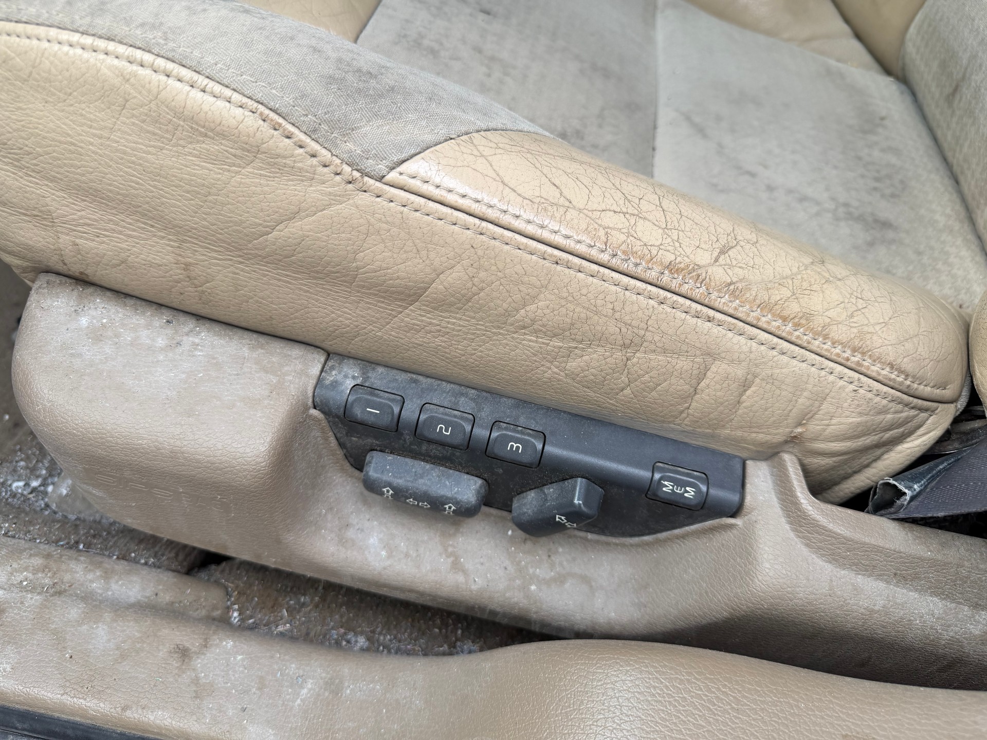 VOLVO V70 R AWD A-image-13