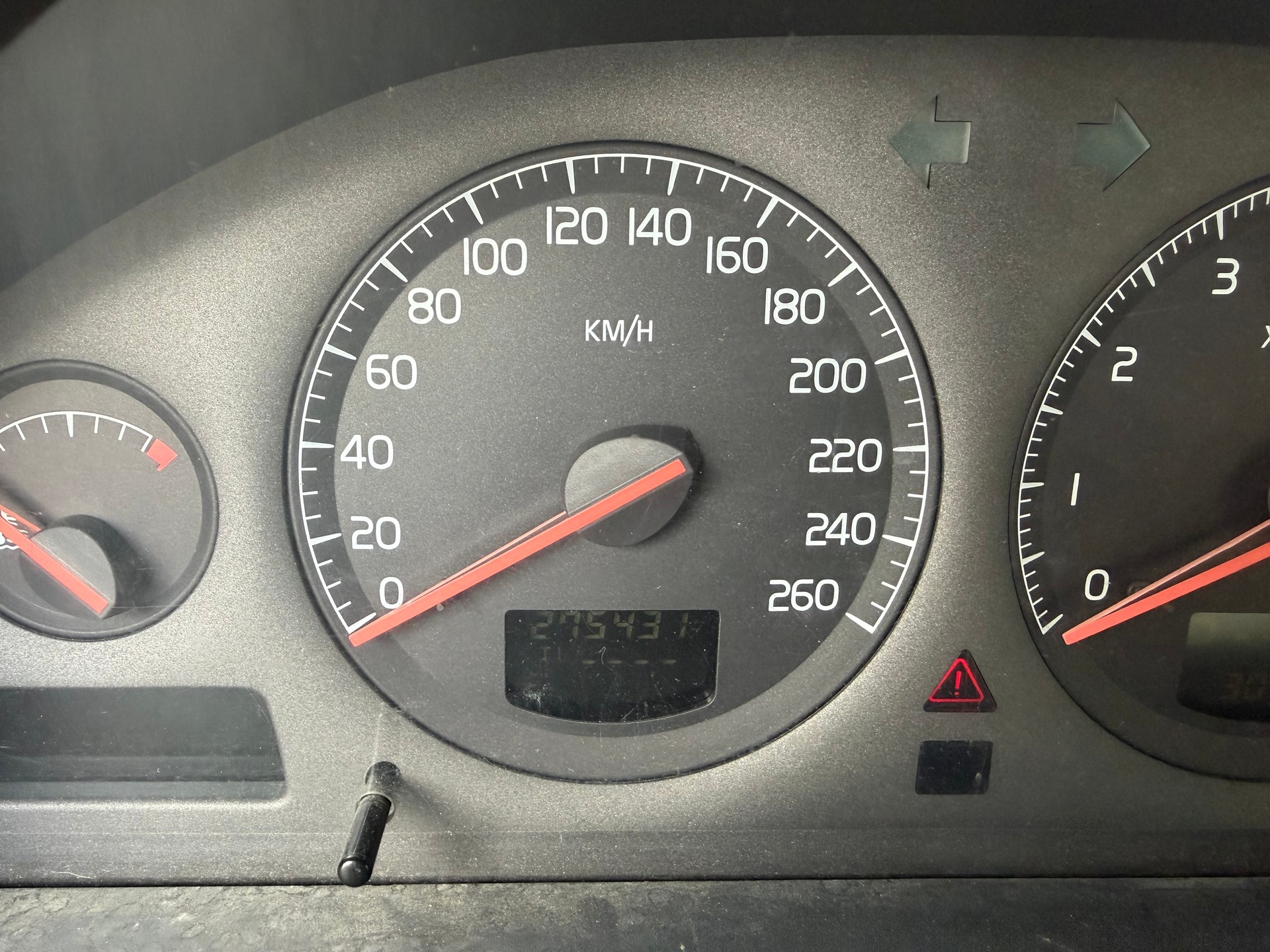 VOLVO V70 R AWD A-image-11