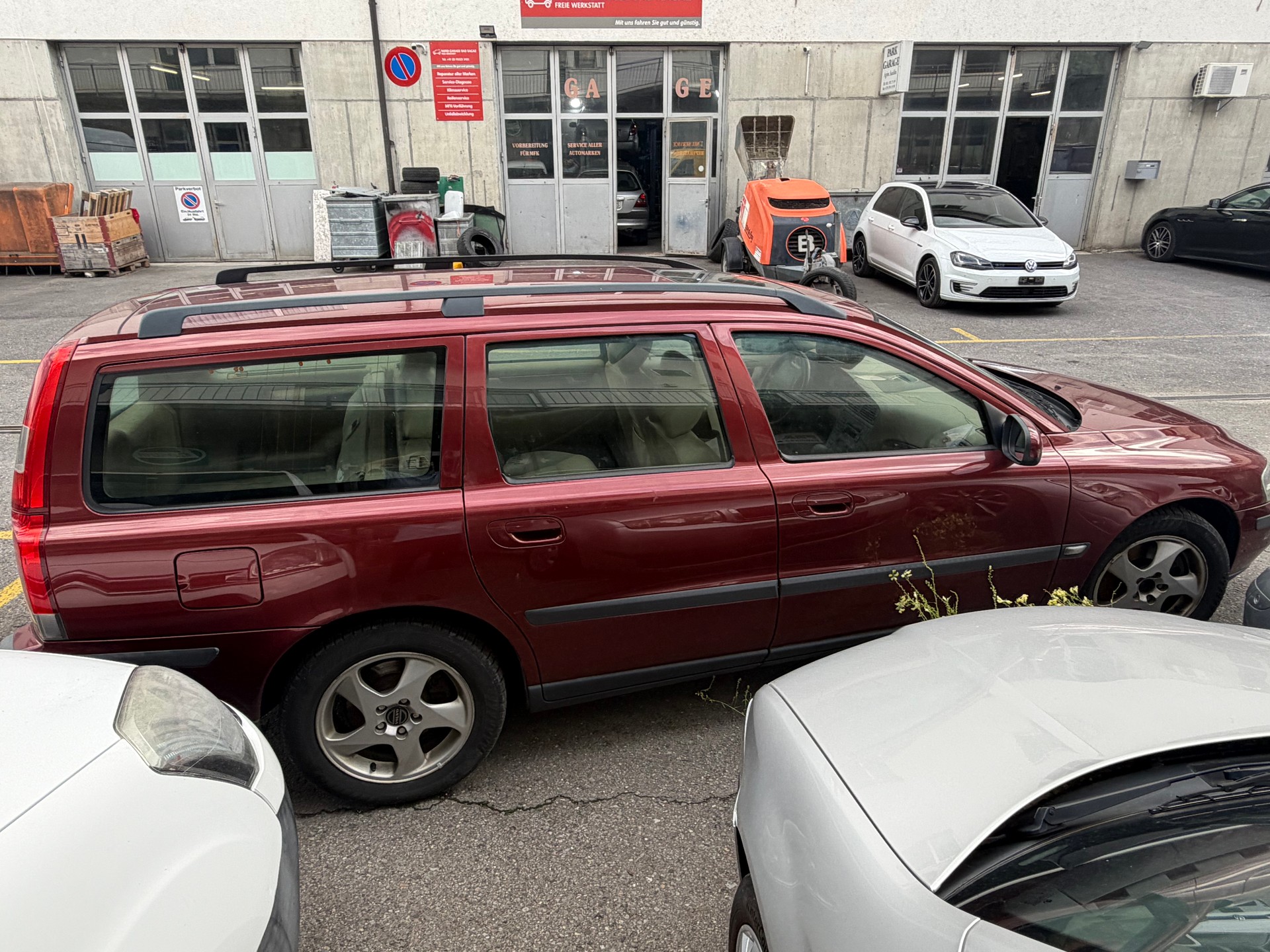VOLVO V70 R AWD A-image-5