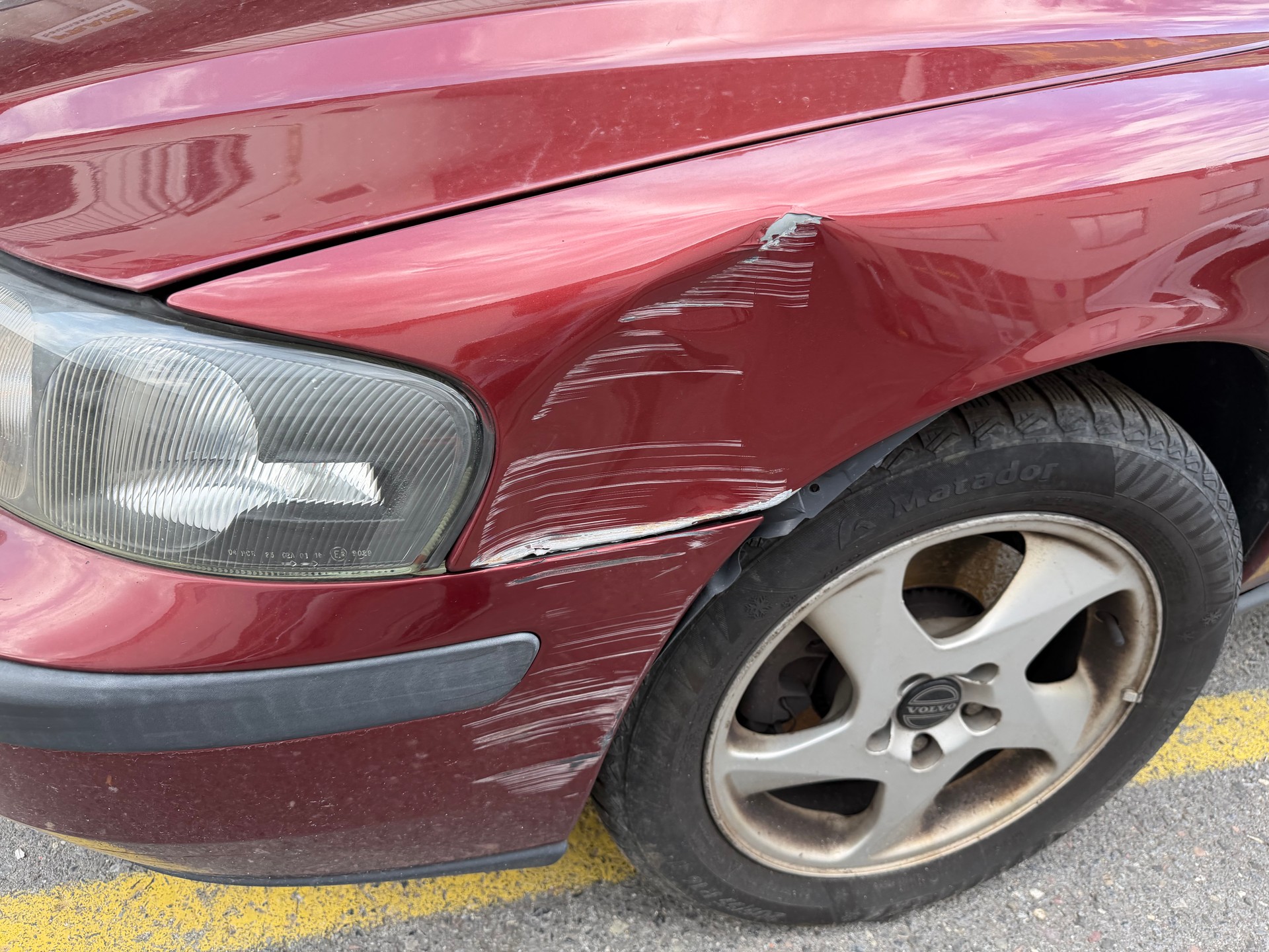 VOLVO V70 R AWD A-image-2