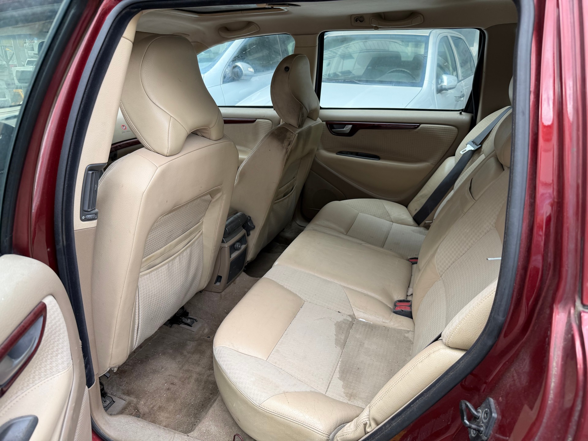 VOLVO V70 R AWD A-image-12
