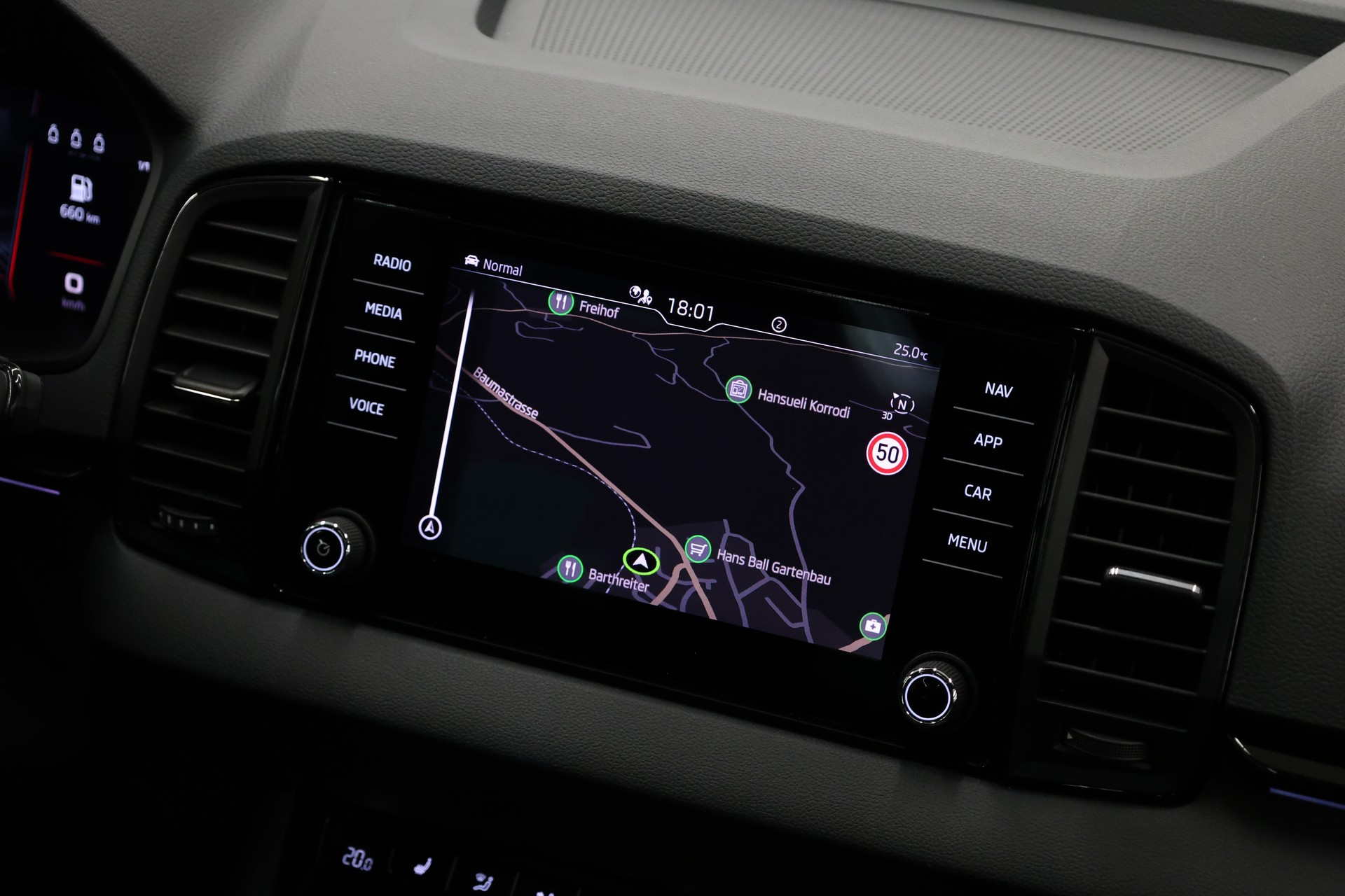 SKODA Karoq 1.5 TSI SportLine DSG-image-21