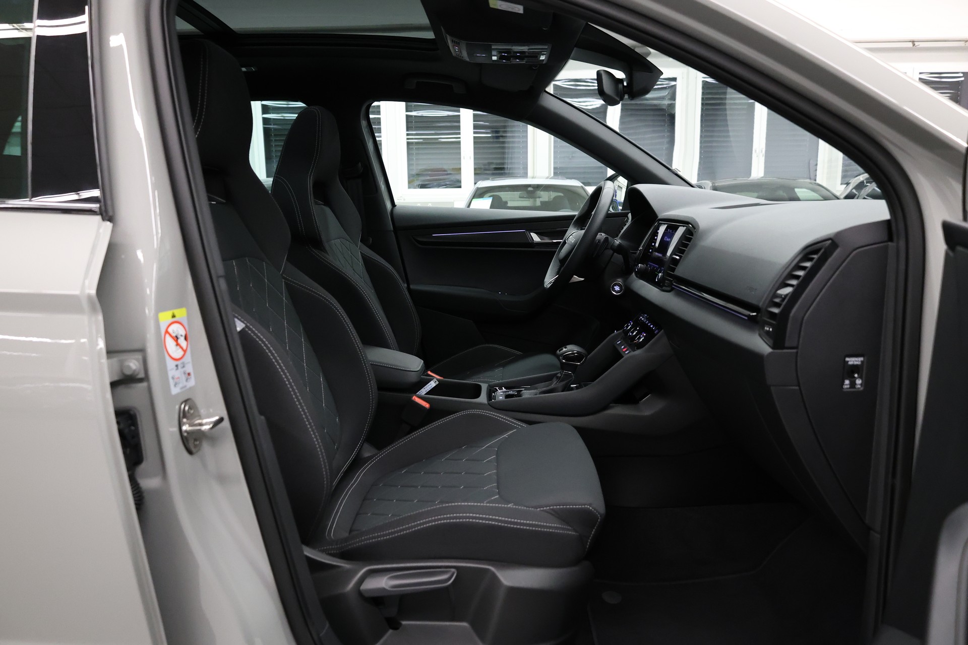 SKODA Karoq 1.5 TSI SportLine DSG-image-16