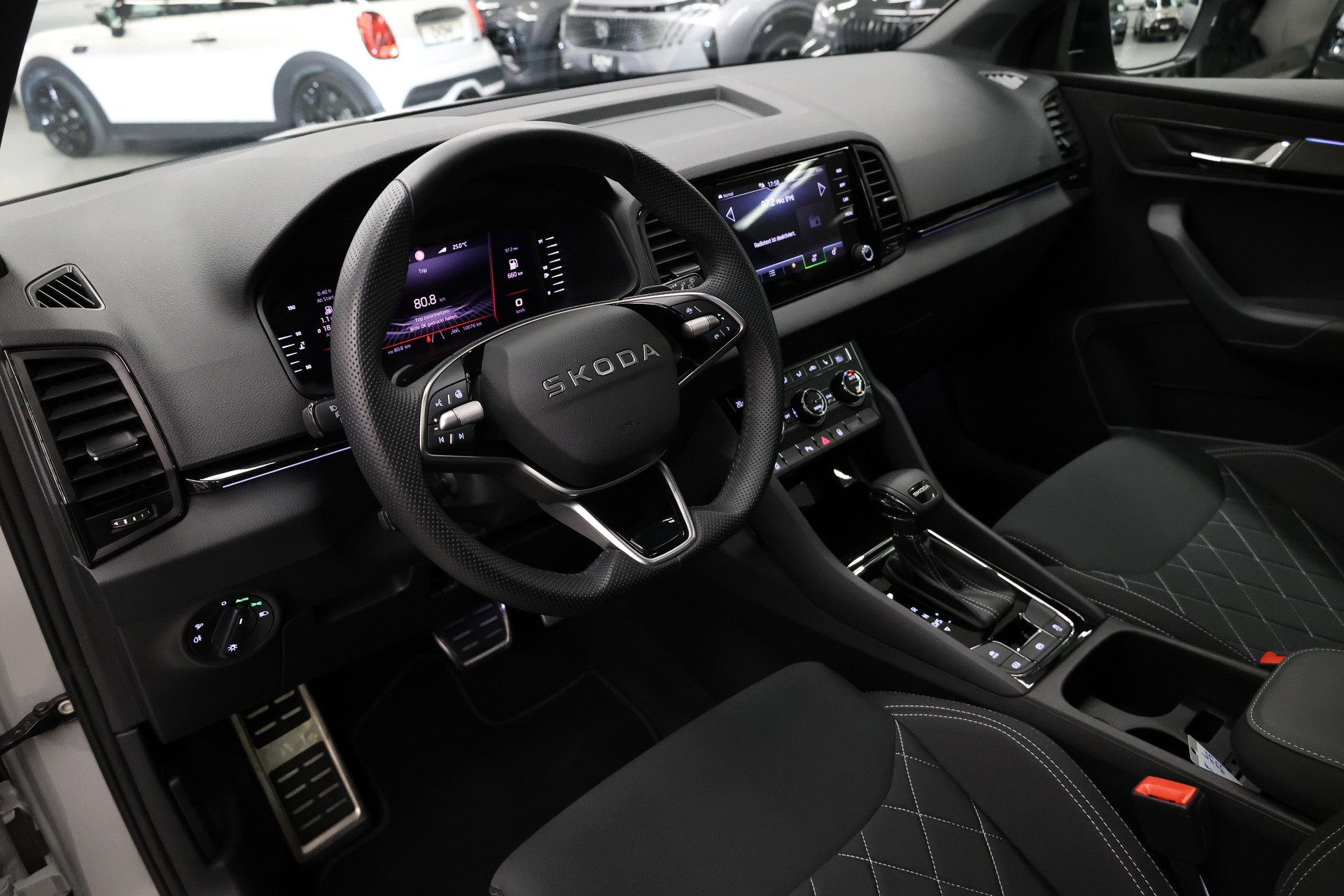 SKODA Karoq 1.5 TSI SportLine DSG-image-17