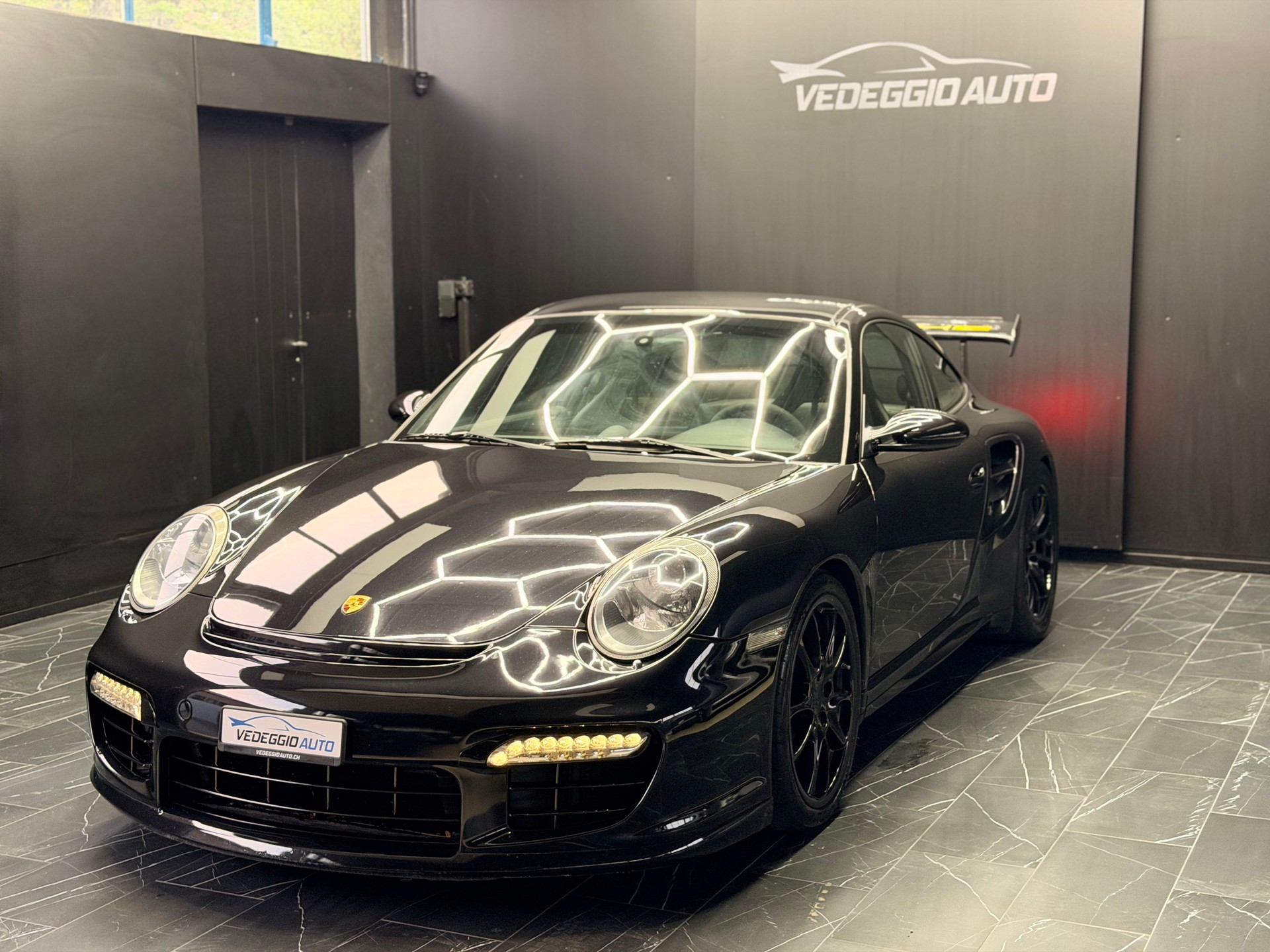 PORSCHE 911 GT2-image-0