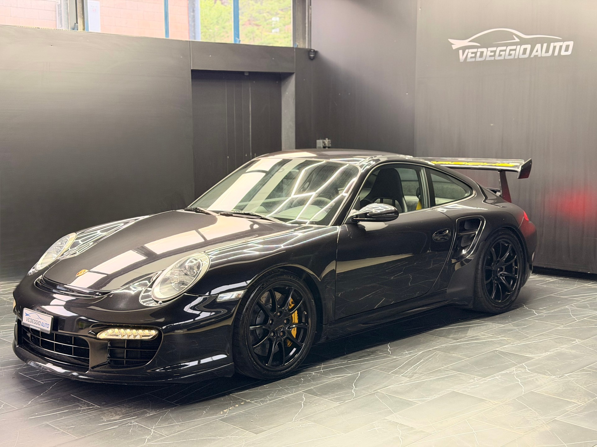 PORSCHE 911 GT2-image-1