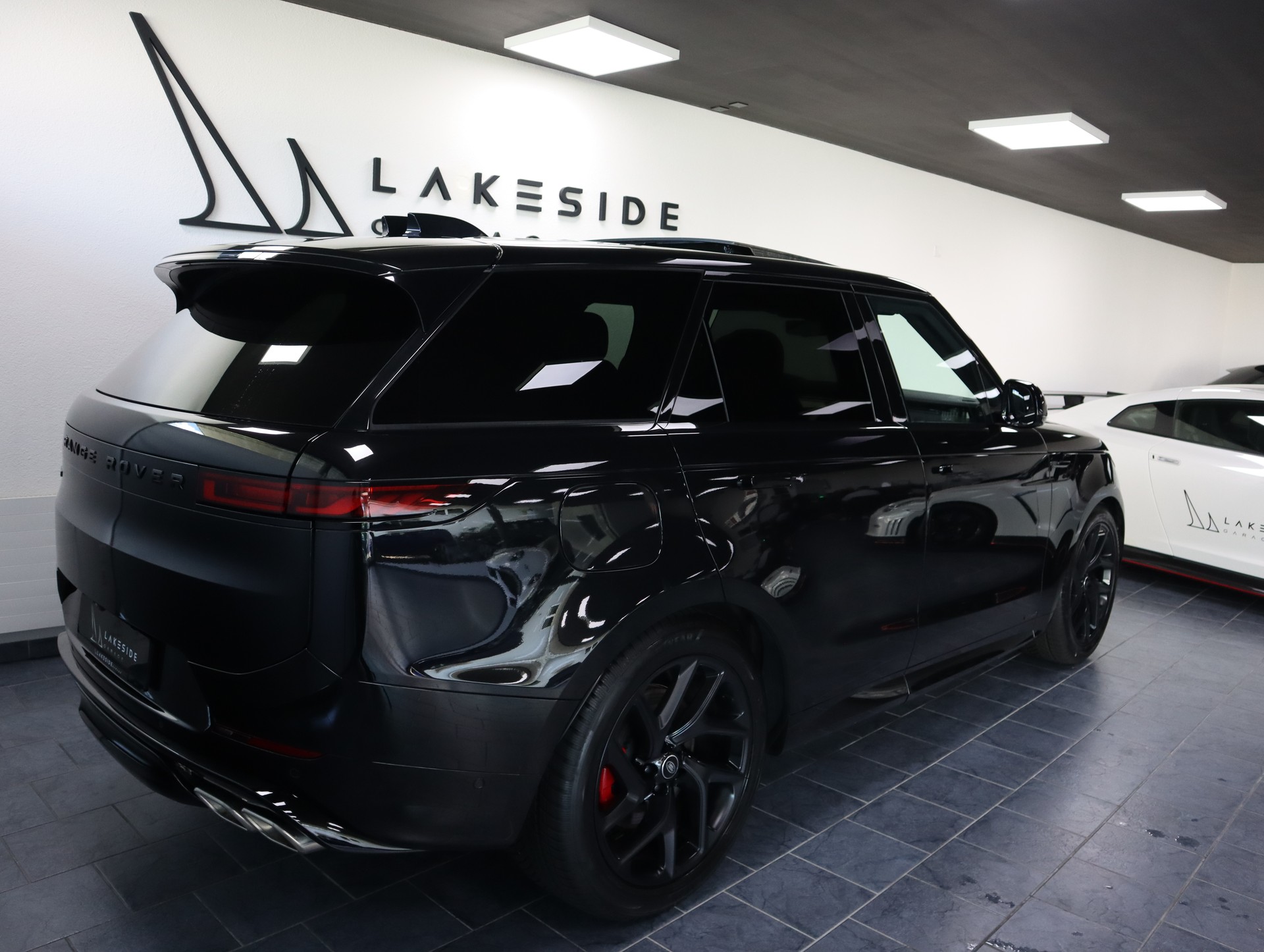 LAND ROVER Range Rover Sport P530 4.4 V8 Autobiography Automatic-showroom-element-3