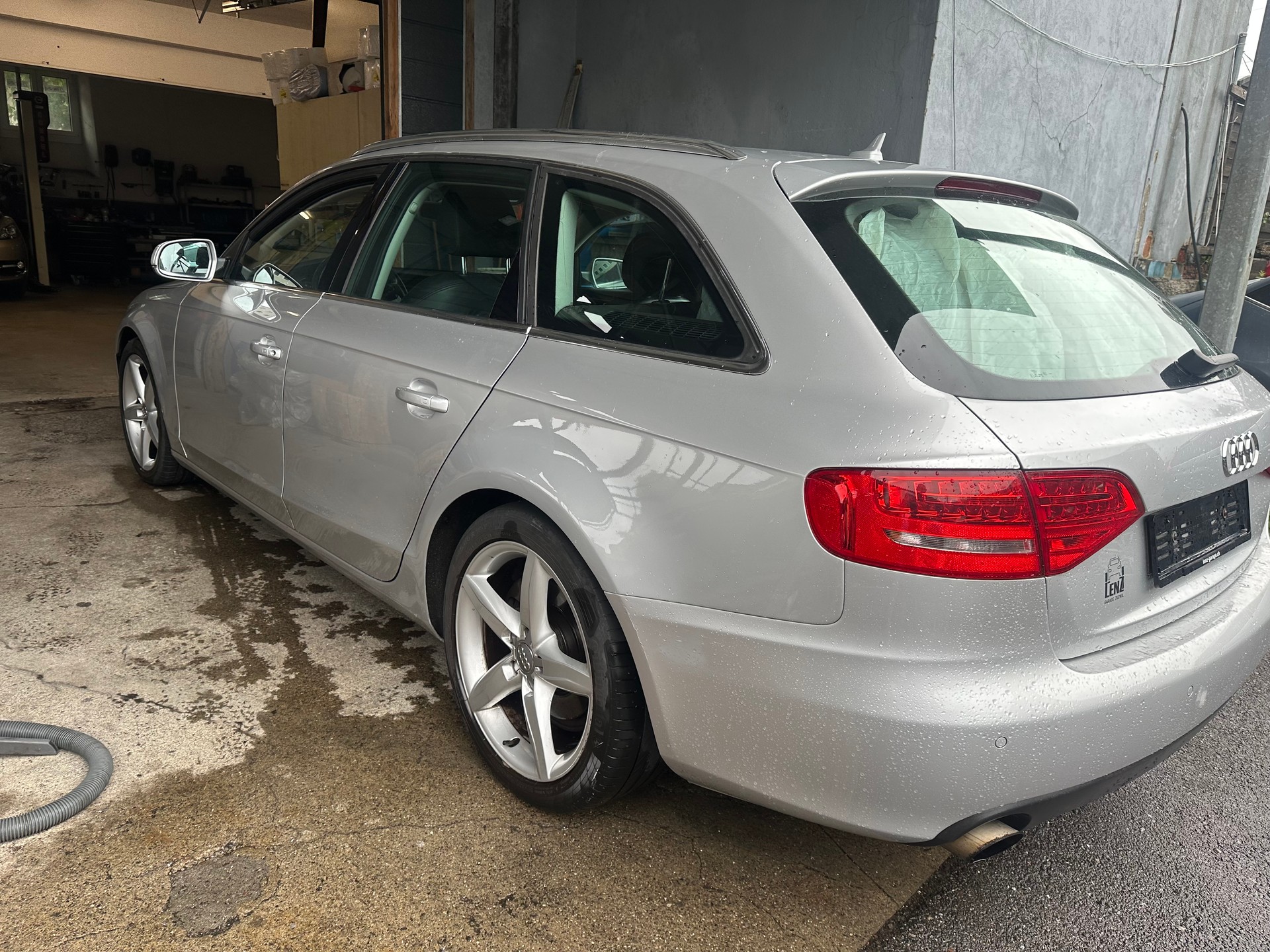 AUDI A4 Avant 2.0 TFSI quattro S-tronic-image-4
