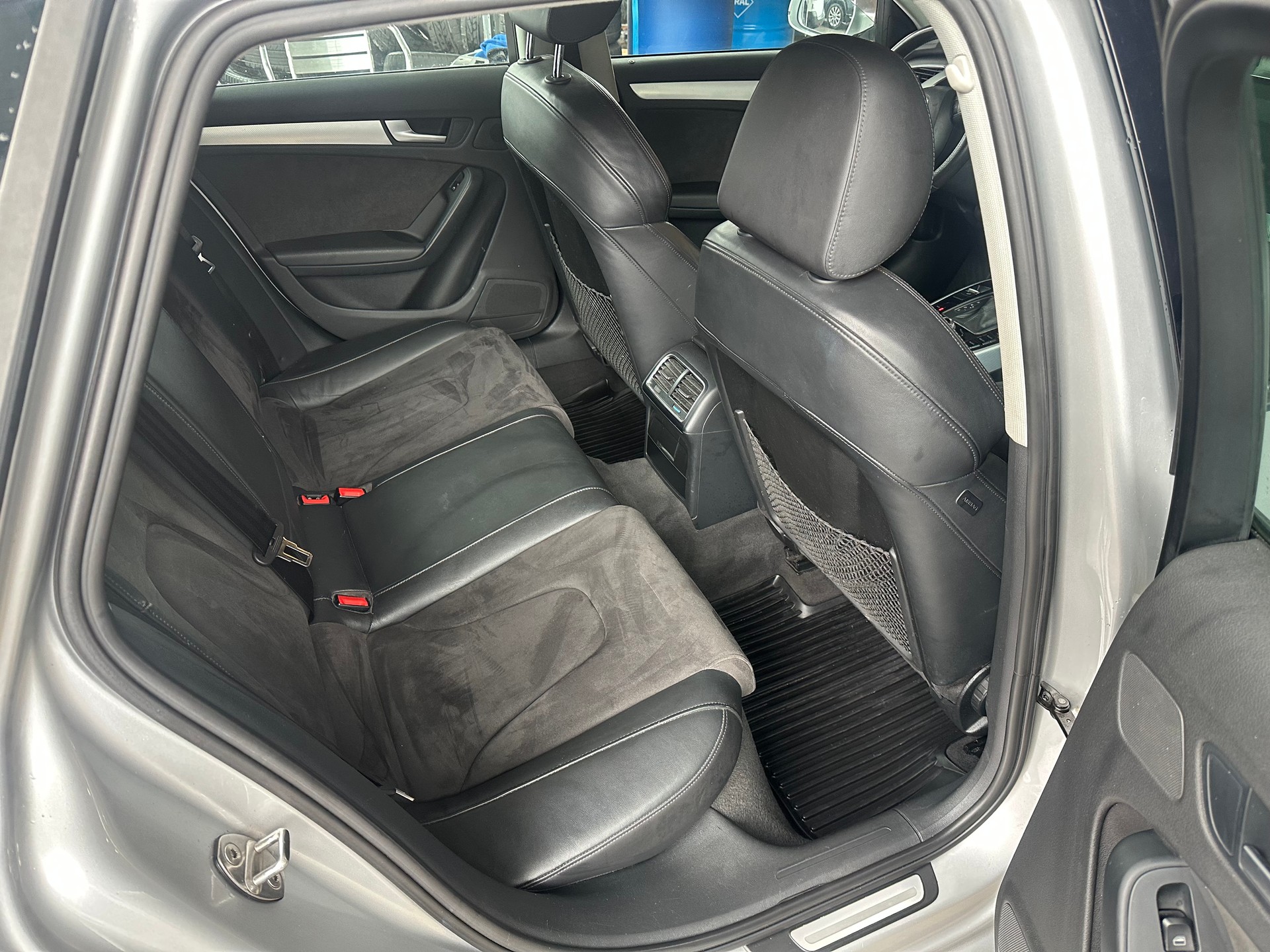 AUDI A4 Avant 2.0 TFSI quattro S-tronic-image-8