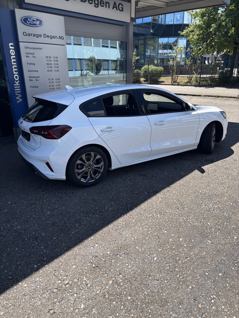 FORD Focus 1.0i EcoB Hybrid 155 ST-Line X-image-21
