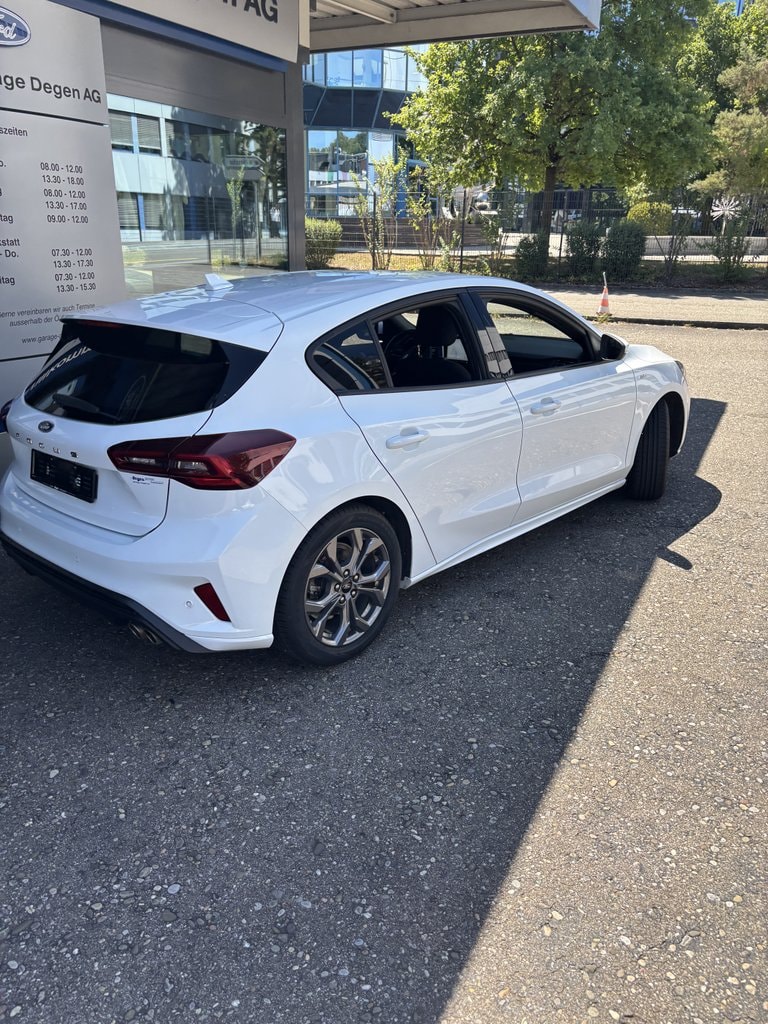 FORD Focus 1.0i EcoB Hybrid 155 ST-Line X-image-20