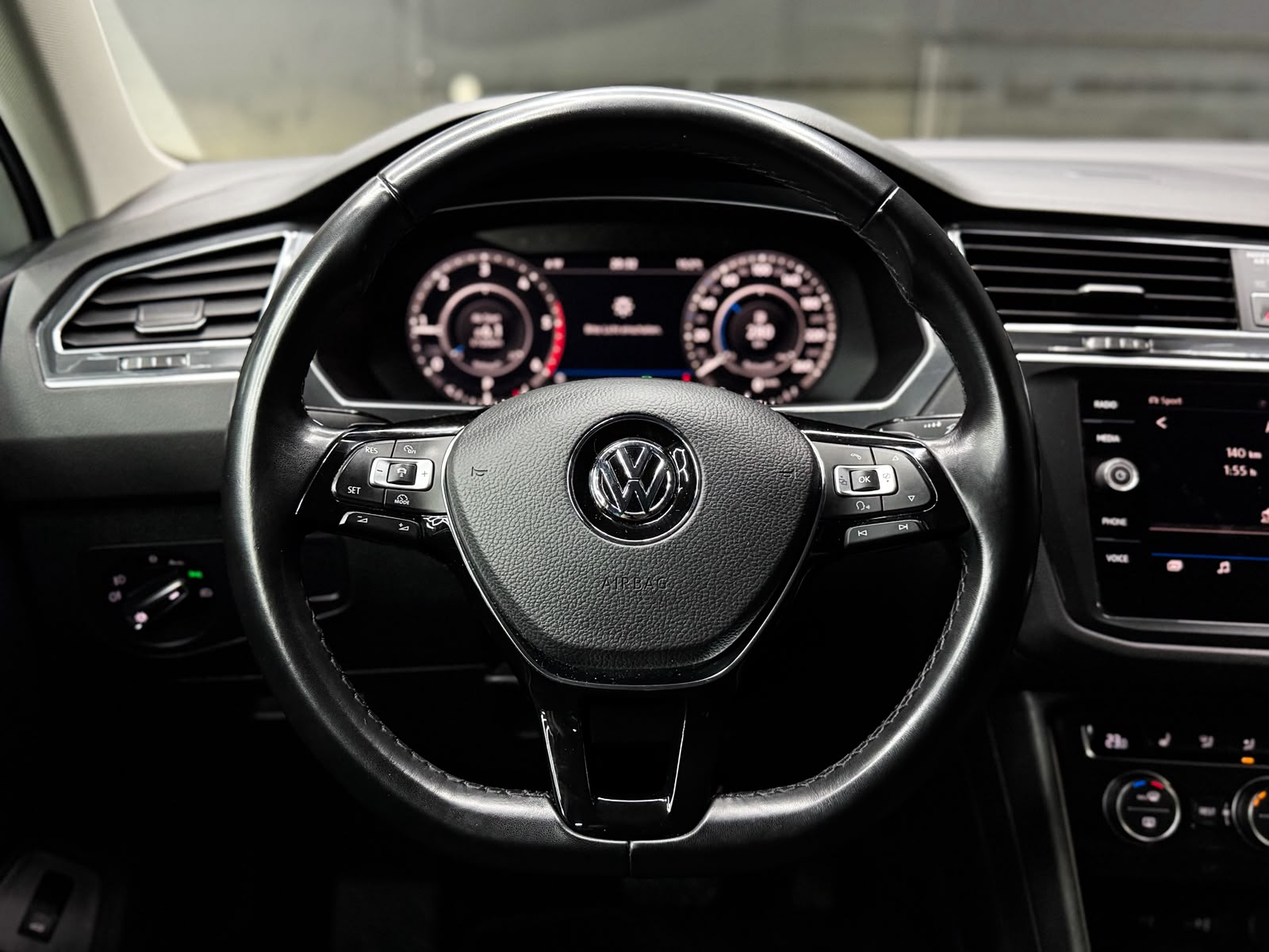 VW Tiguan 2.0 TDI SCR 4Motion DSG *AHK*-image-10