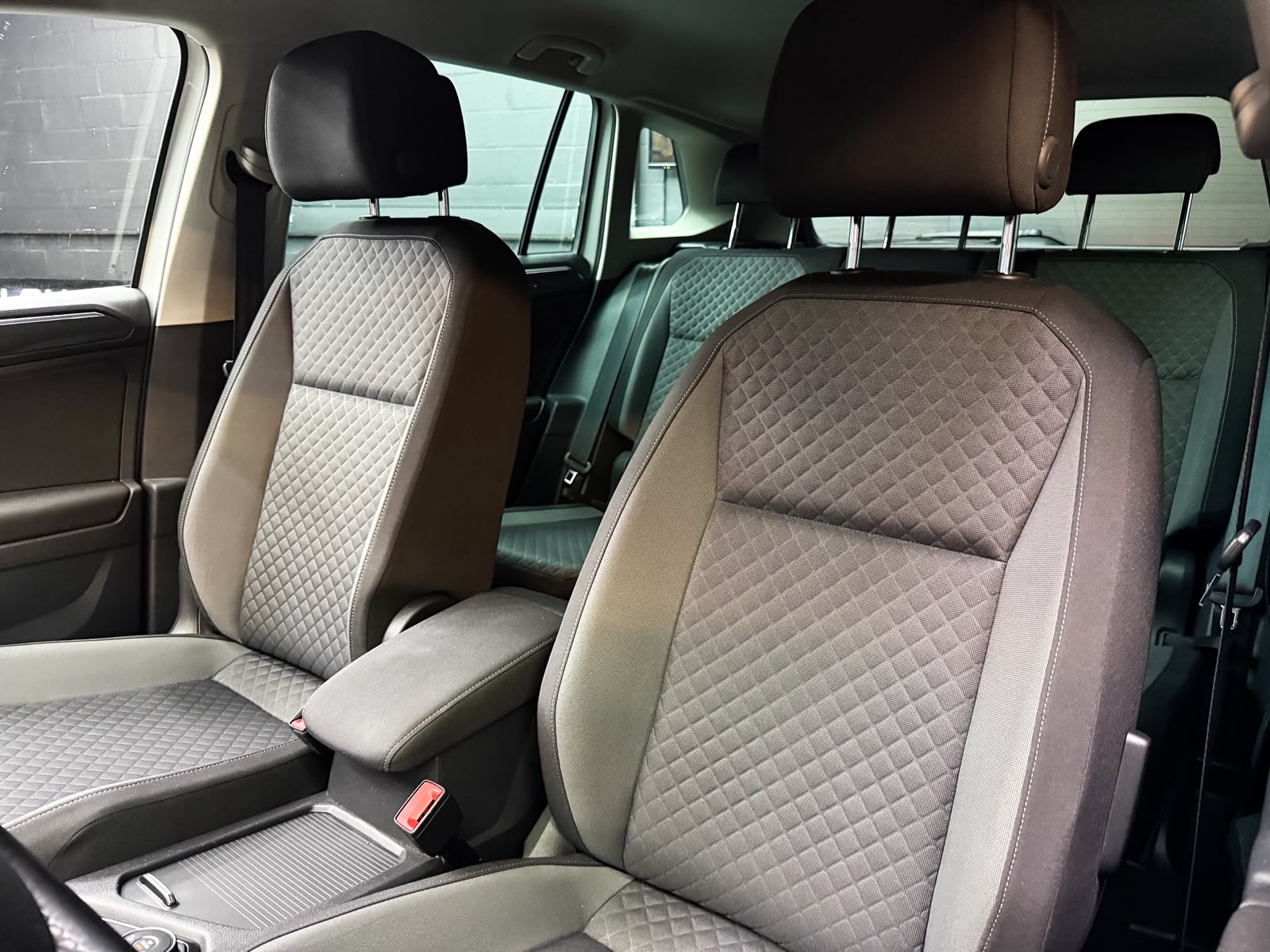 VW Tiguan 2.0 TDI SCR 4Motion DSG *AHK*-image-19