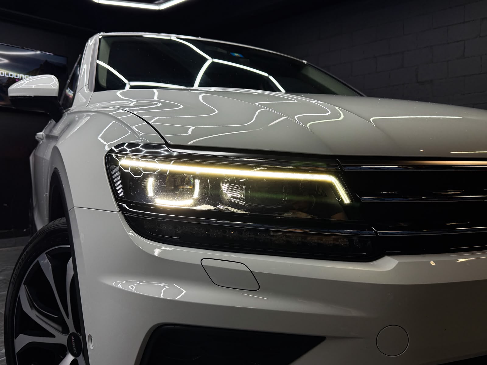 VW Tiguan 2.0 TDI SCR 4Motion DSG *AHK*-image-7
