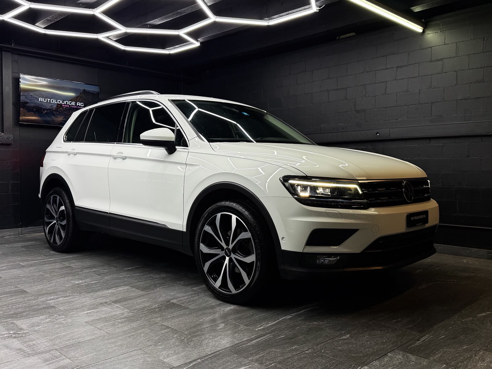 VW Tiguan 2.0 TDI SCR 4Motion DSG *AHK*-image-1