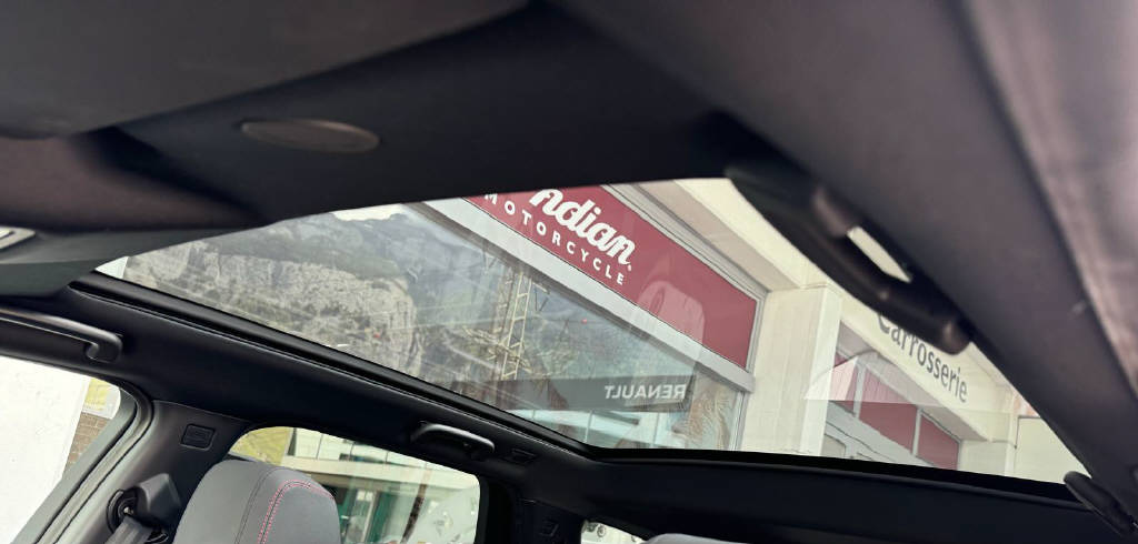 LAND ROVER Discovery Sport R Dyn P290 2.0 Si4 MHEV Black Edition AT9-image-9
