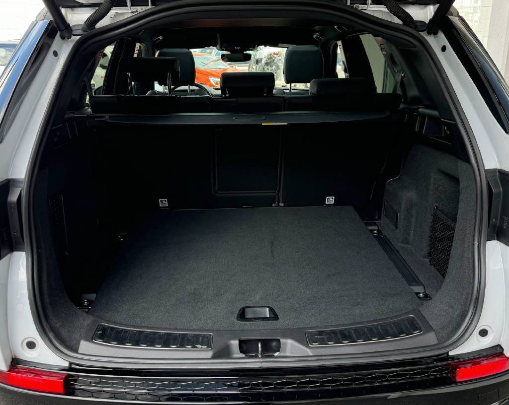 LAND ROVER Discovery Sport R Dyn P290 2.0 Si4 MHEV Black Edition AT9-image-10