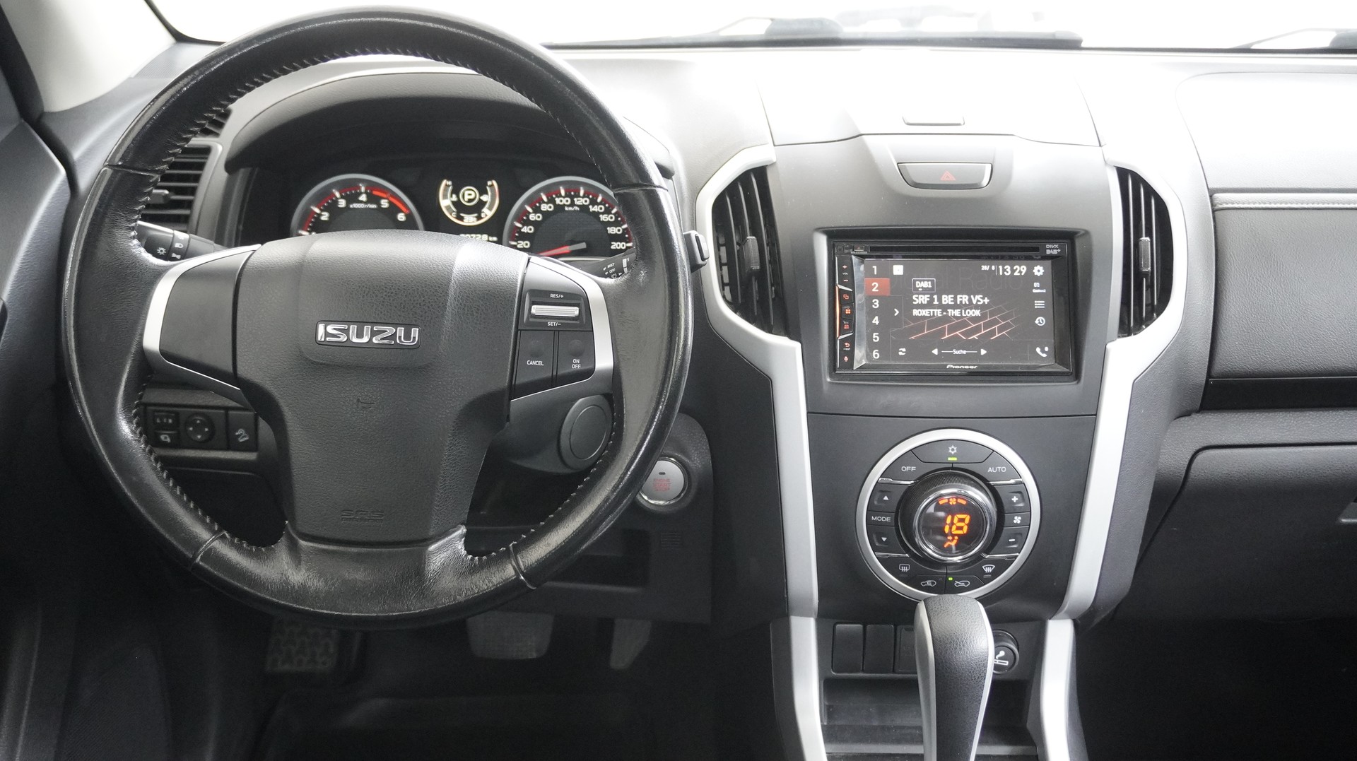 ISUZU D-MAX 1.9 Crew Cab Solar 4x4 A-image-2