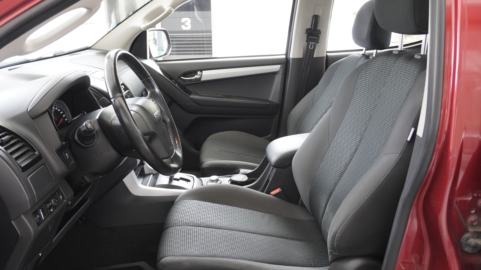 ISUZU D-MAX 1.9 Crew Cab Solar 4x4 A-image-3