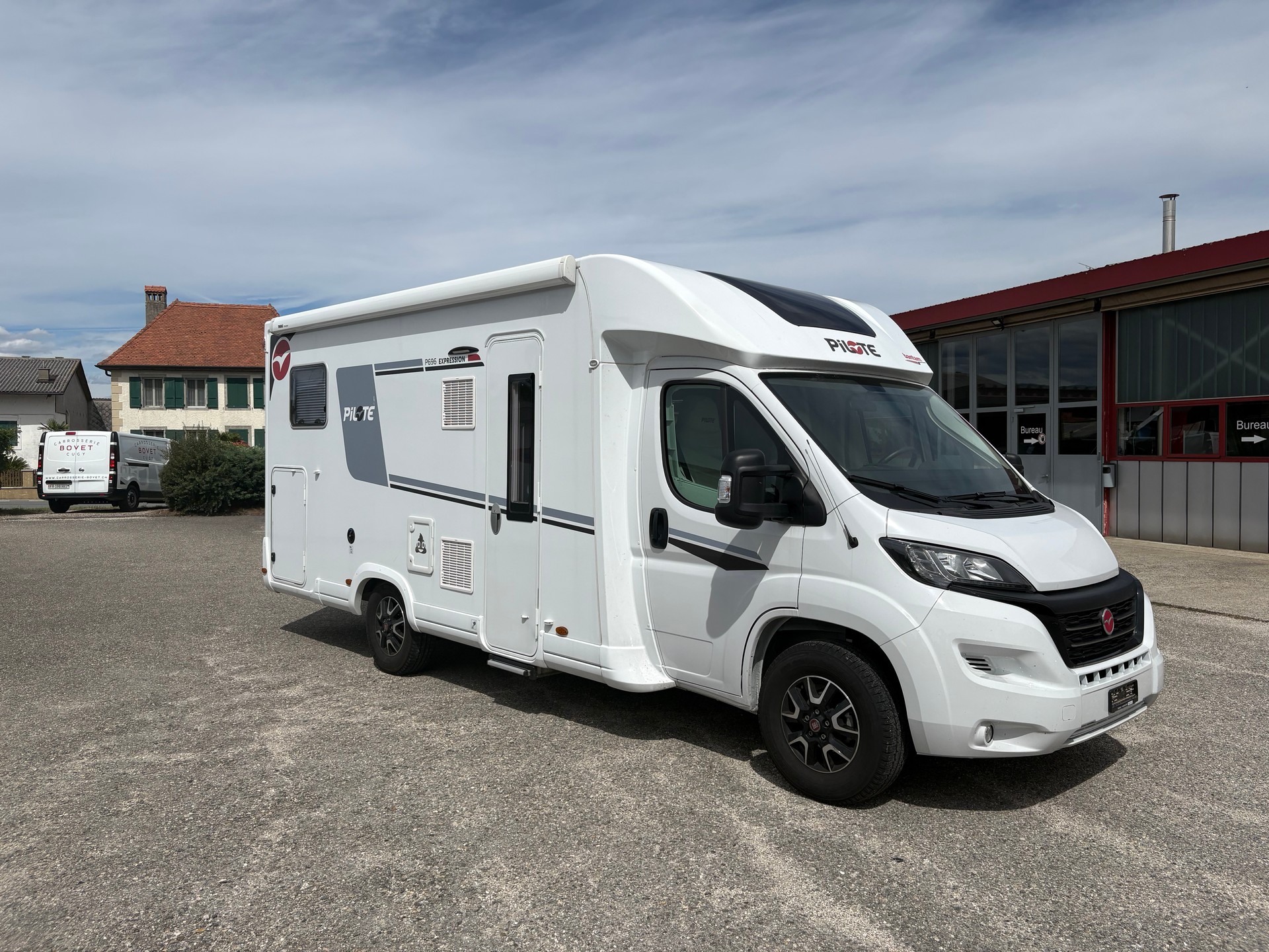 FIAT Pilote P696 Expression-image-0