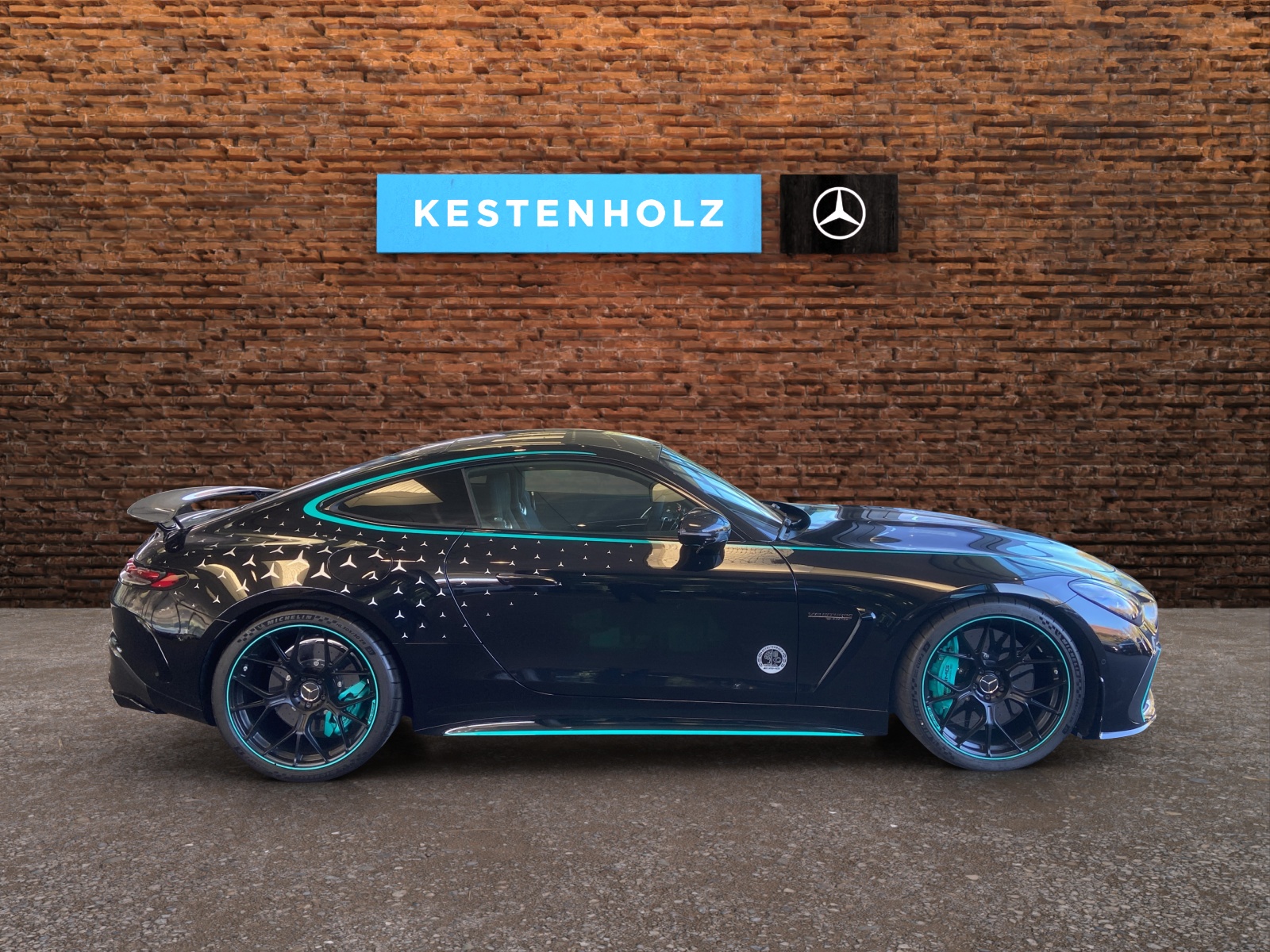 MERCEDES-BENZ AMG GT 63 PRO 4Matic+ Executive Edition-showroom-element-2