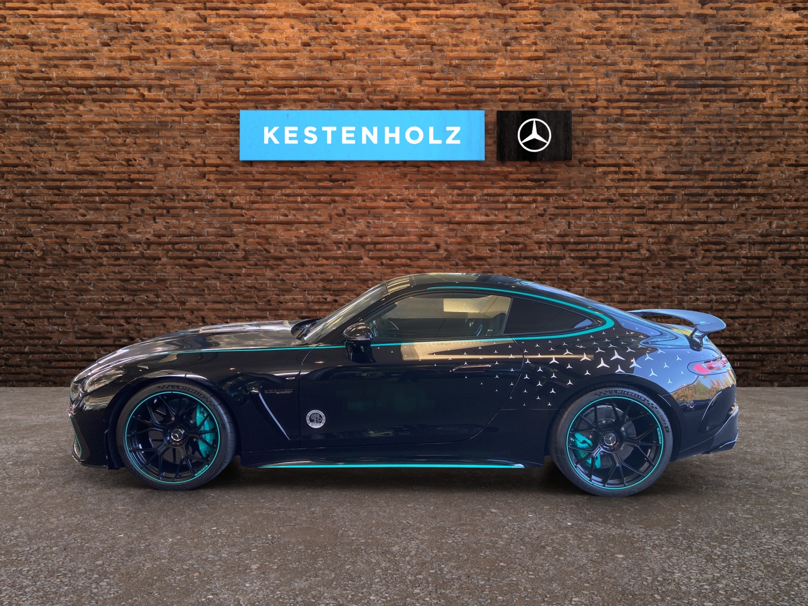 MERCEDES-BENZ AMG GT 63 PRO 4Matic+ Executive Edition-showroom-element-3