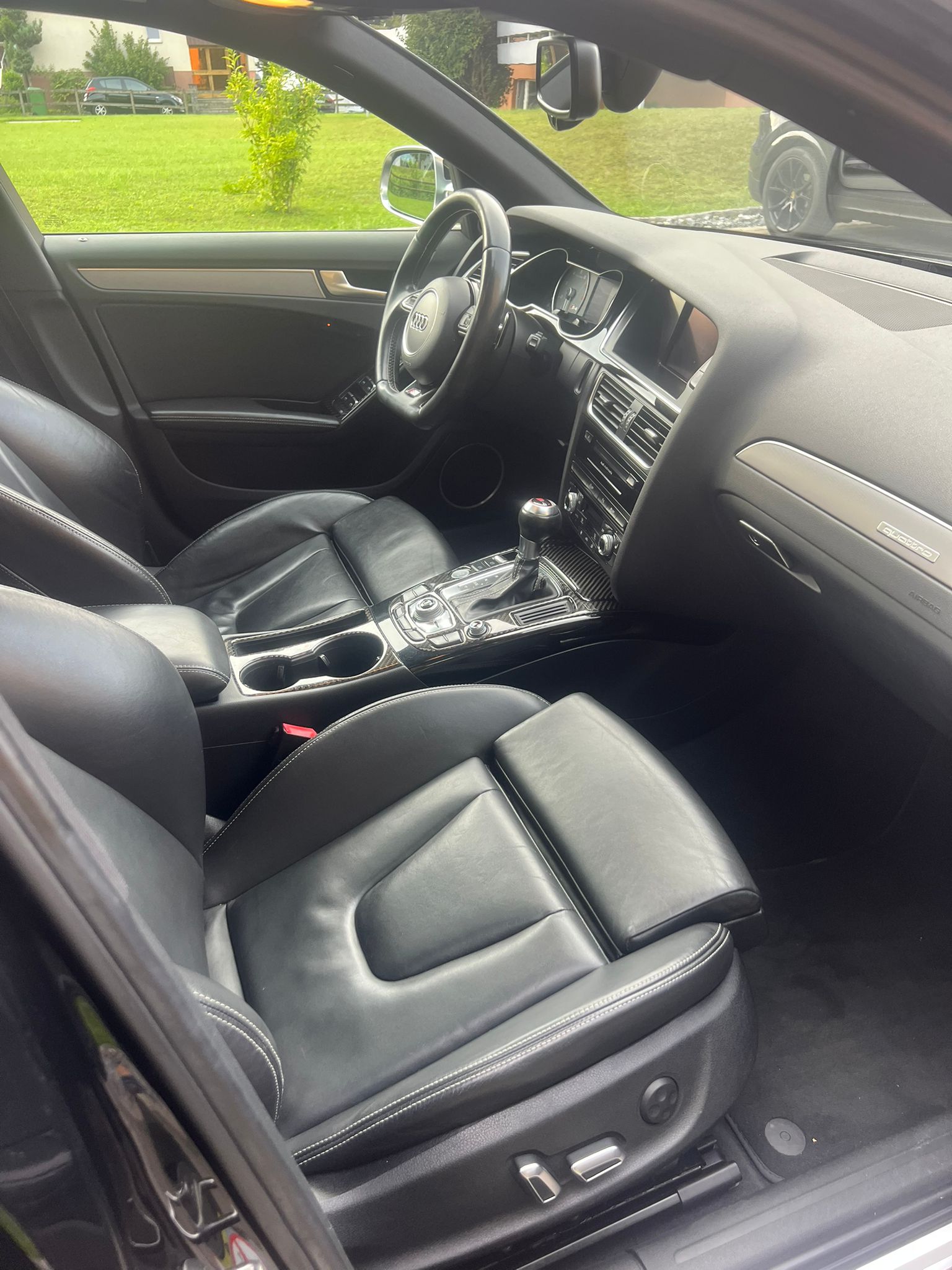 AUDI S4 Avant 3.0 TFSI quattro S-tronic-image-6
