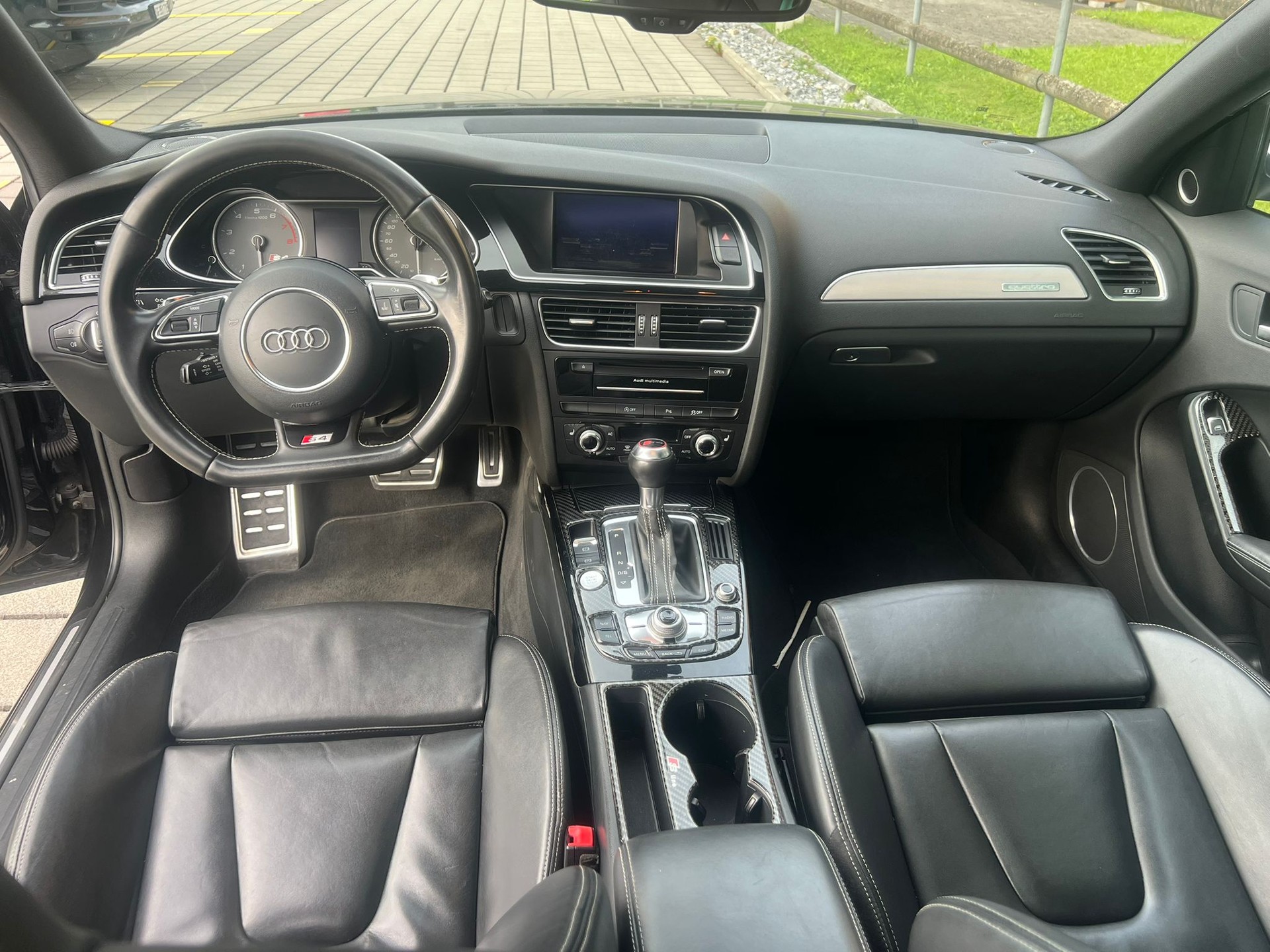 AUDI S4 Avant 3.0 TFSI quattro S-tronic-image-3