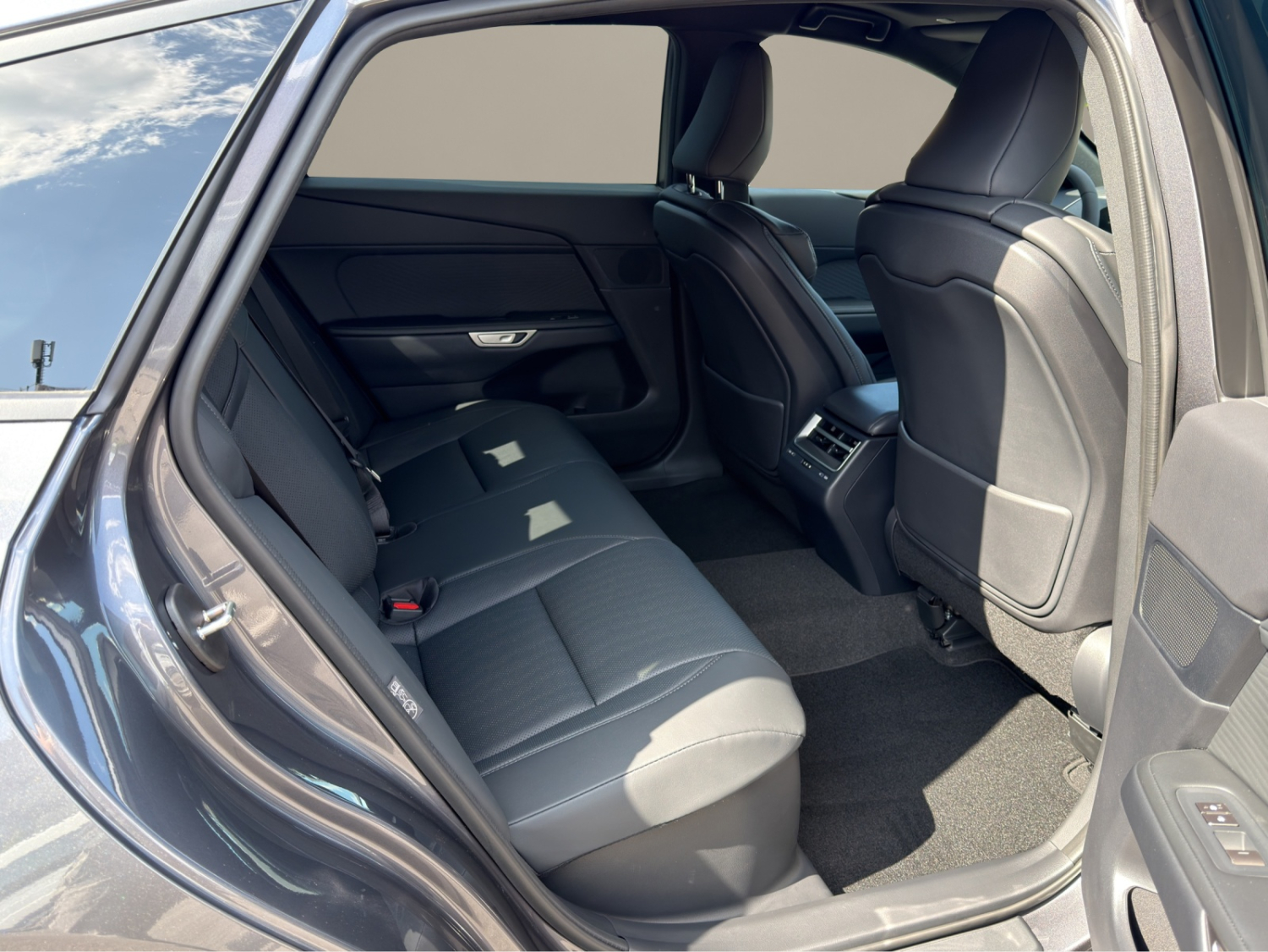 LEXUS ES 500e Comfort AWD-image-10