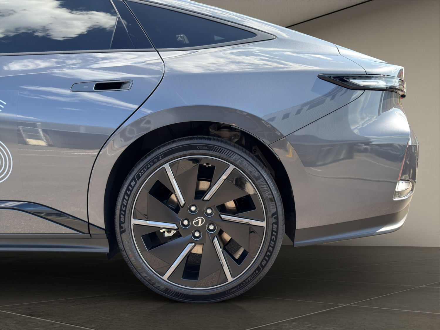 LEXUS ES 500e Comfort AWD-image-25