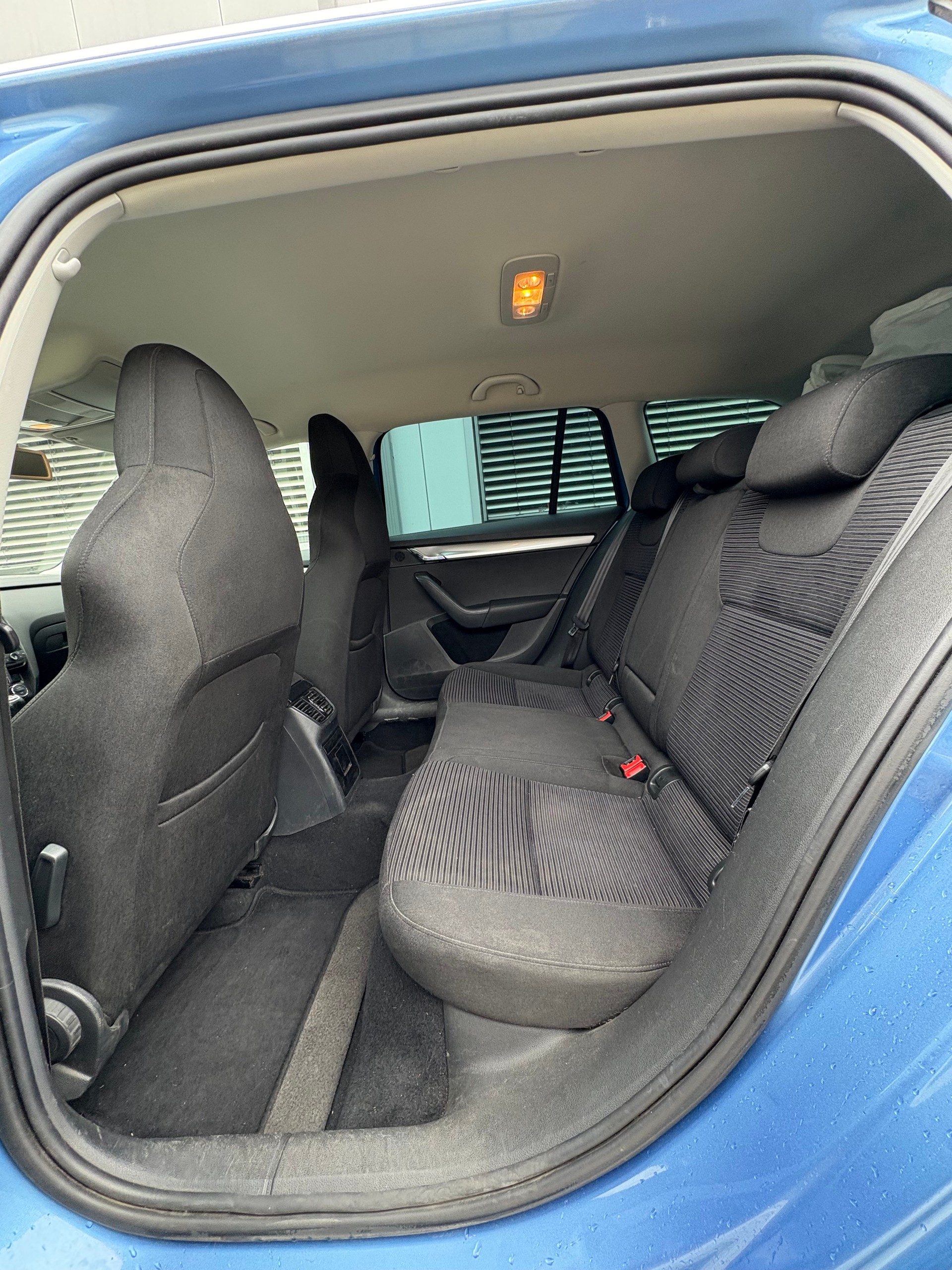 SKODA Octavia Combi 2.0 TDI 4x4-image-14