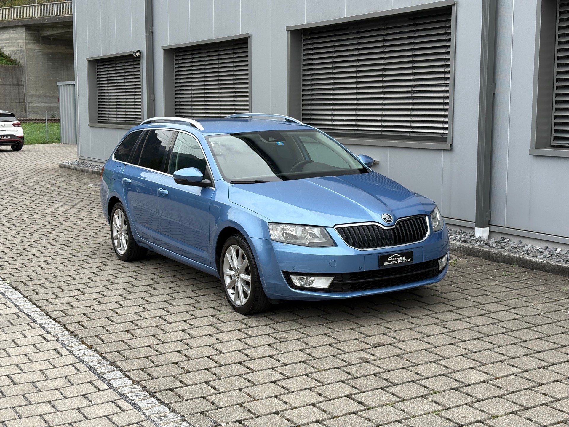 SKODA Octavia Combi 2.0 TDI 4x4-image-3