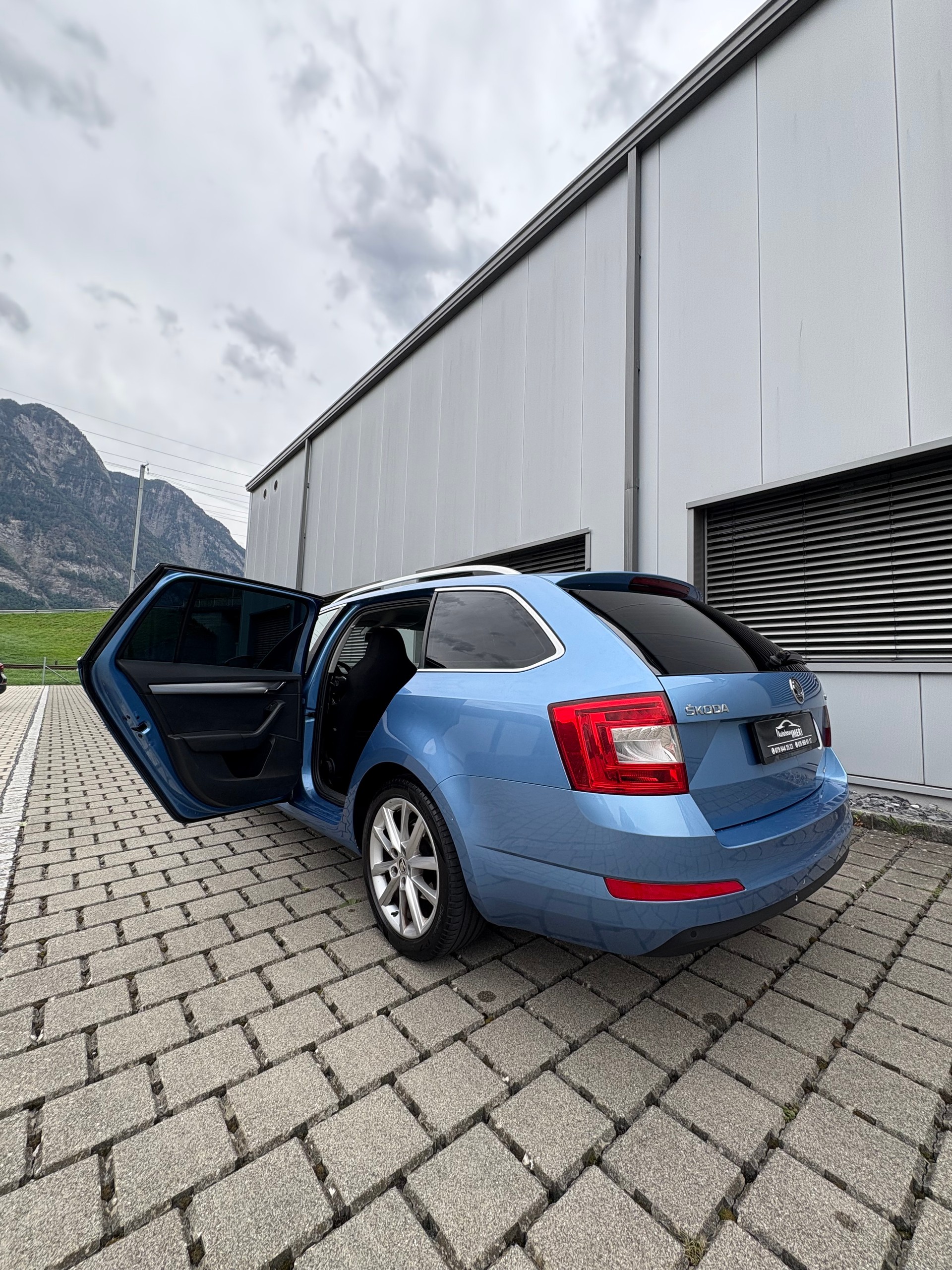 SKODA Octavia Combi 2.0 TDI 4x4-image-13