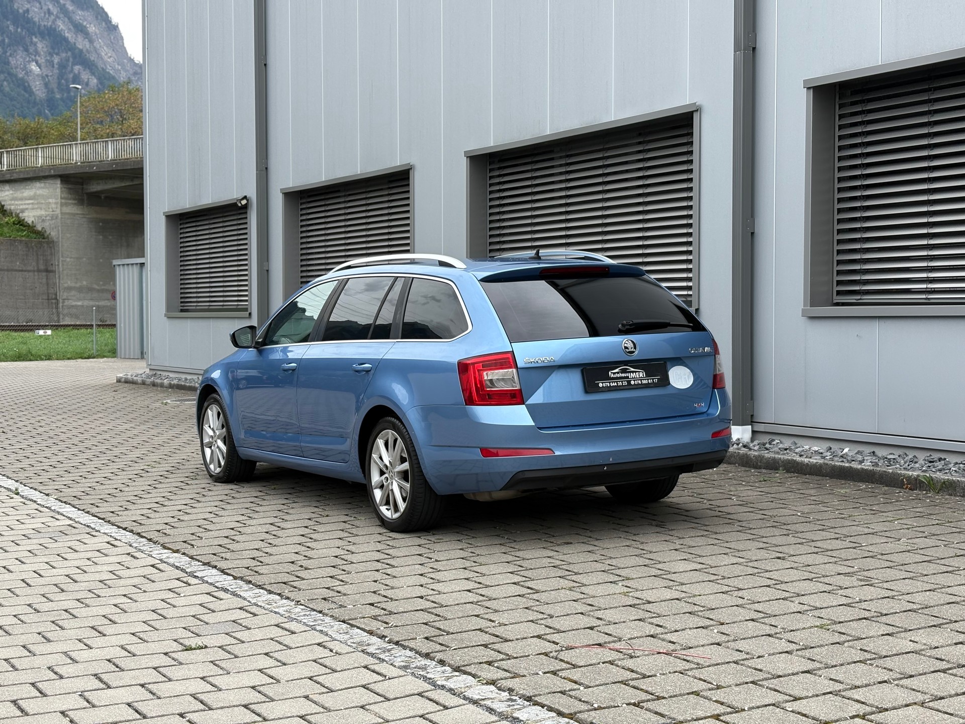 SKODA Octavia Combi 2.0 TDI 4x4-image-5