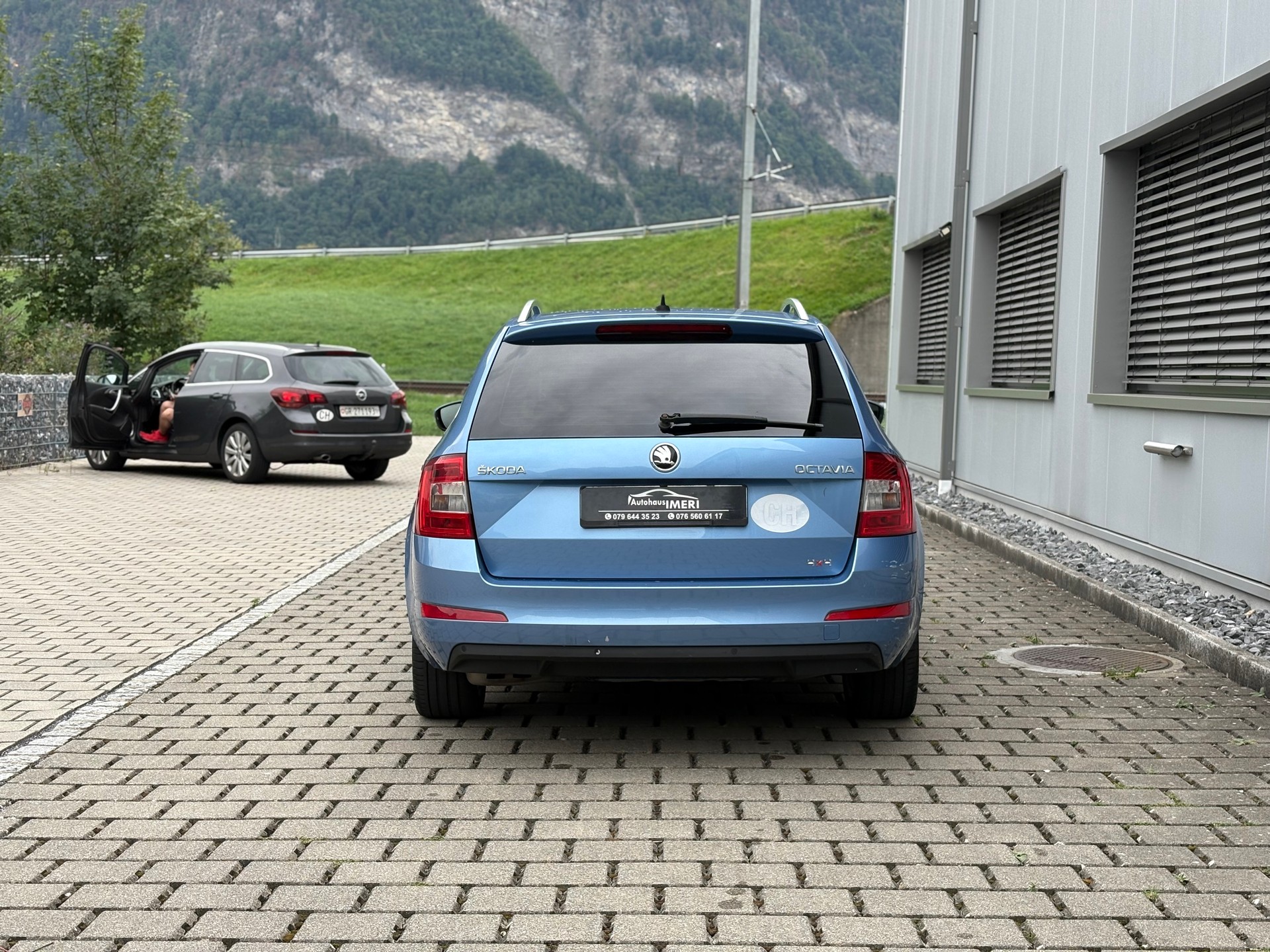 SKODA Octavia Combi 2.0 TDI 4x4-image-7