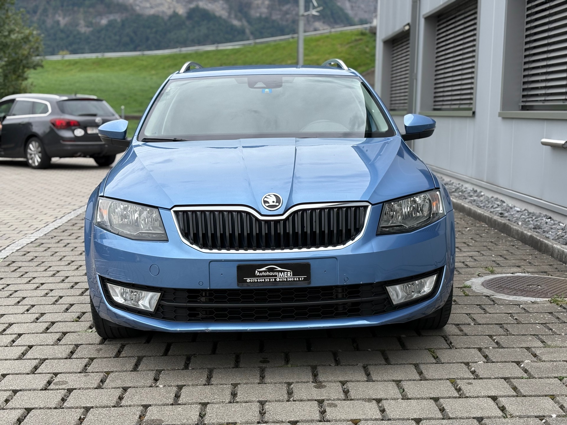 SKODA Octavia Combi 2.0 TDI 4x4-image-2