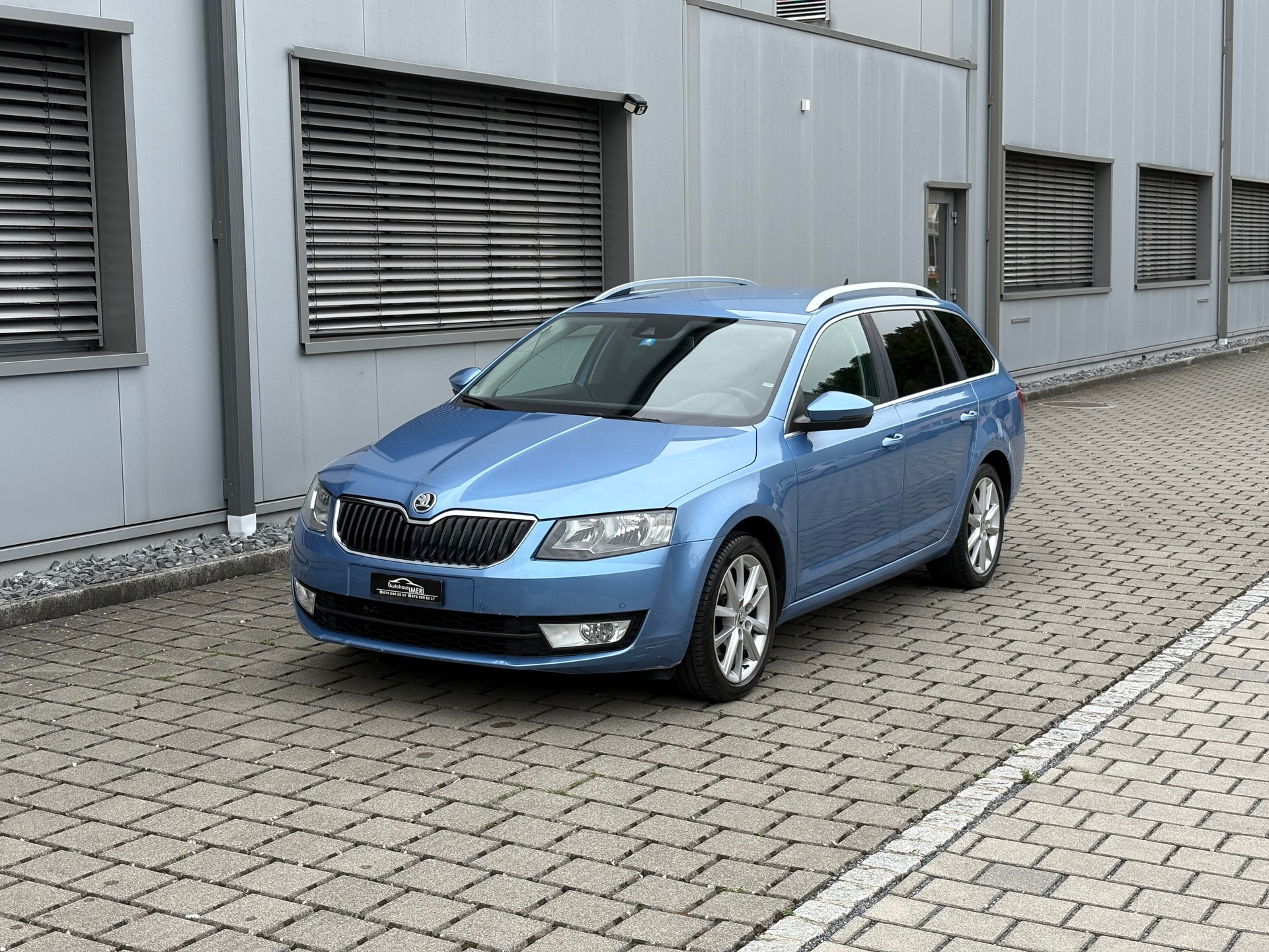 SKODA Octavia Combi 2.0 TDI 4x4-image-0