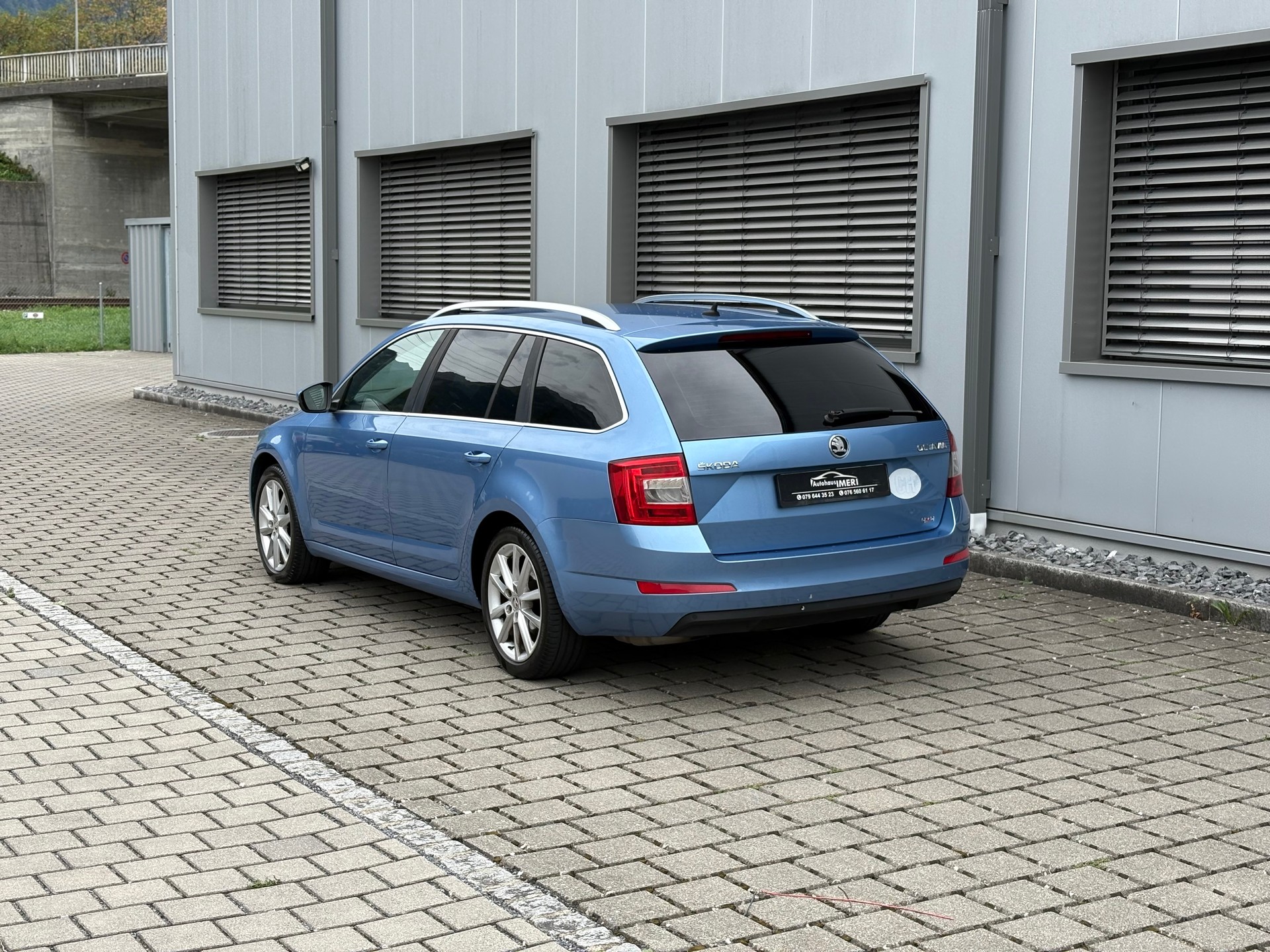 SKODA Octavia Combi 2.0 TDI 4x4-image-6