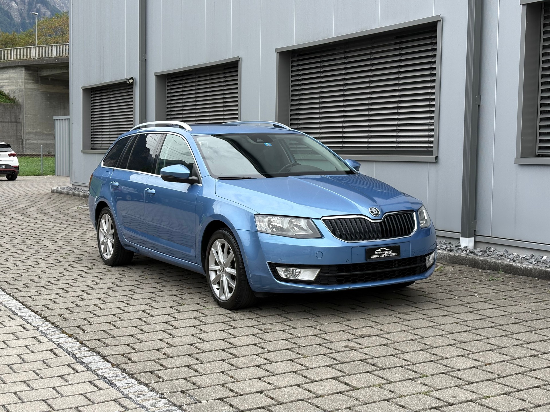 SKODA Octavia Combi 2.0 TDI 4x4-image-4
