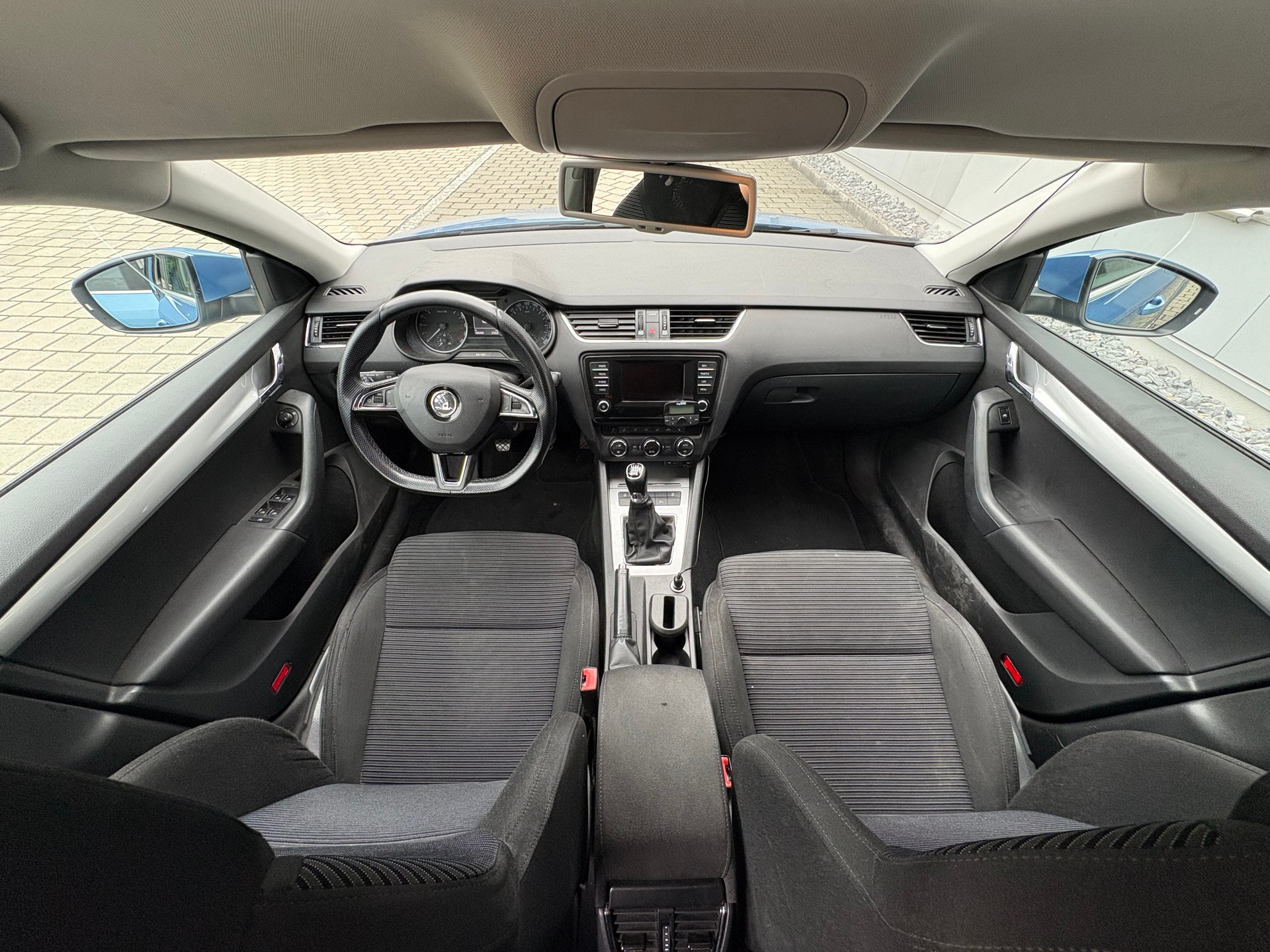 SKODA Octavia Combi 2.0 TDI 4x4-image-12