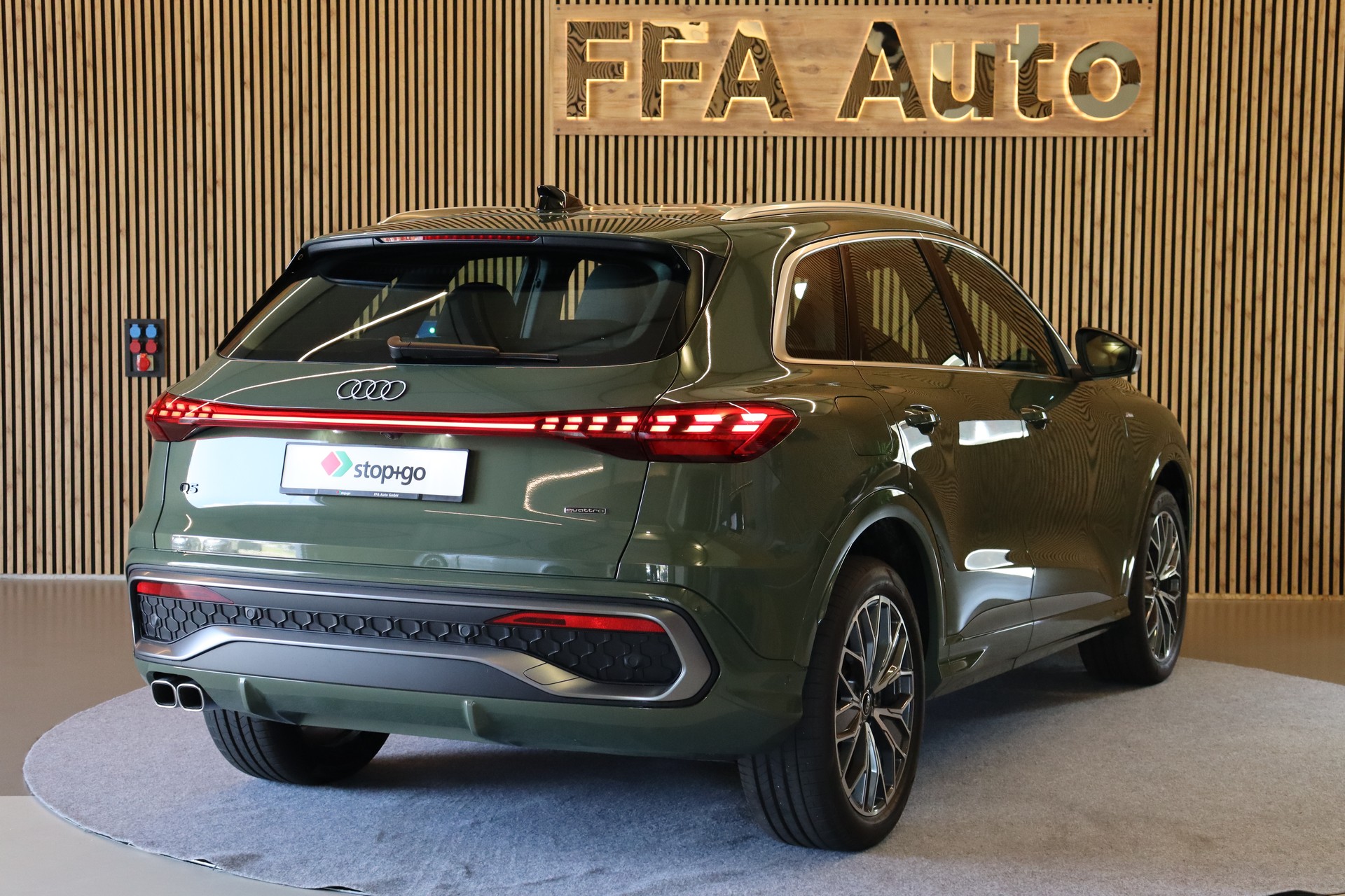 AUDI Q5 2.0 TDI quattro S-Tronic S-Line-image-5
