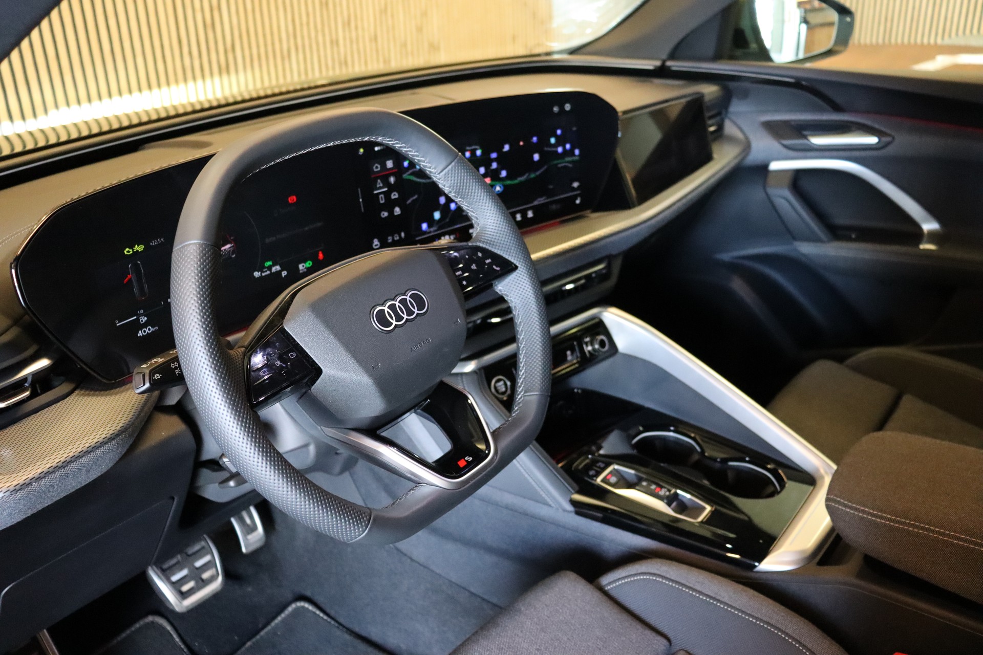 AUDI Q5 2.0 TDI quattro S-Tronic S-Line-image-12