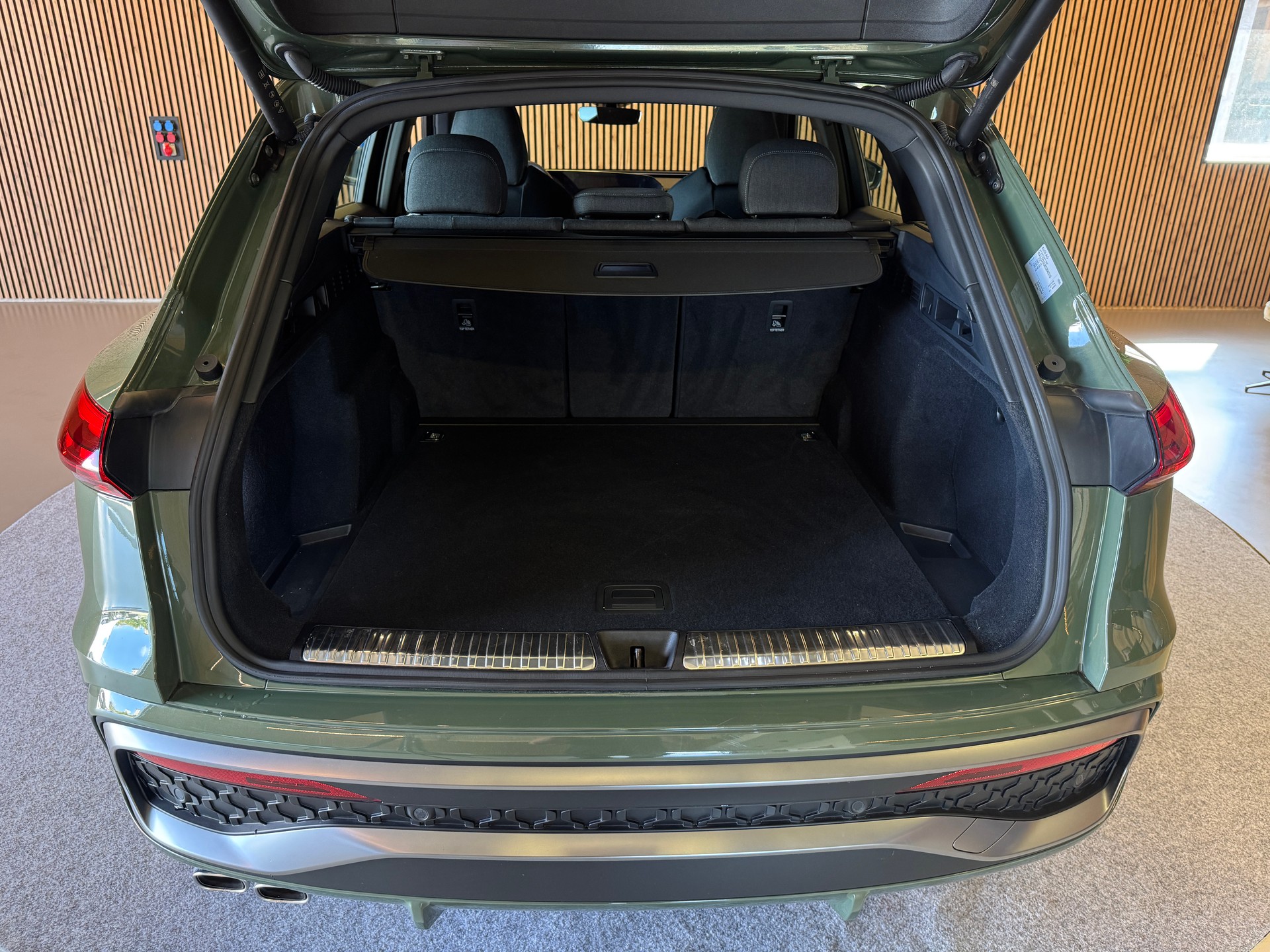 AUDI Q5 2.0 TDI quattro S-Tronic S-Line-image-21