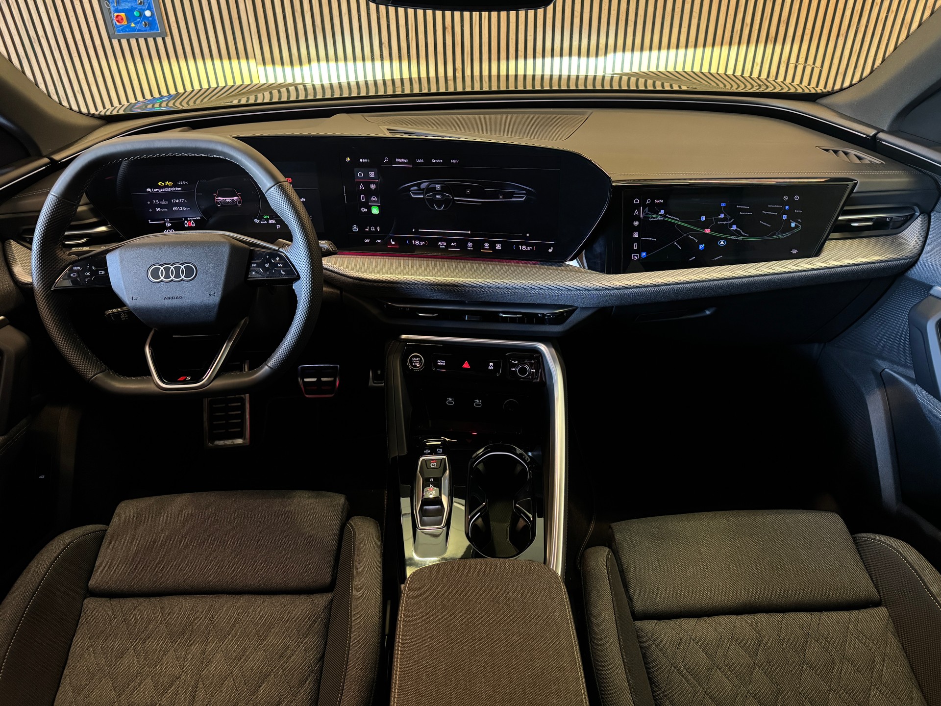AUDI Q5 2.0 TDI quattro S-Tronic S-Line-image-13