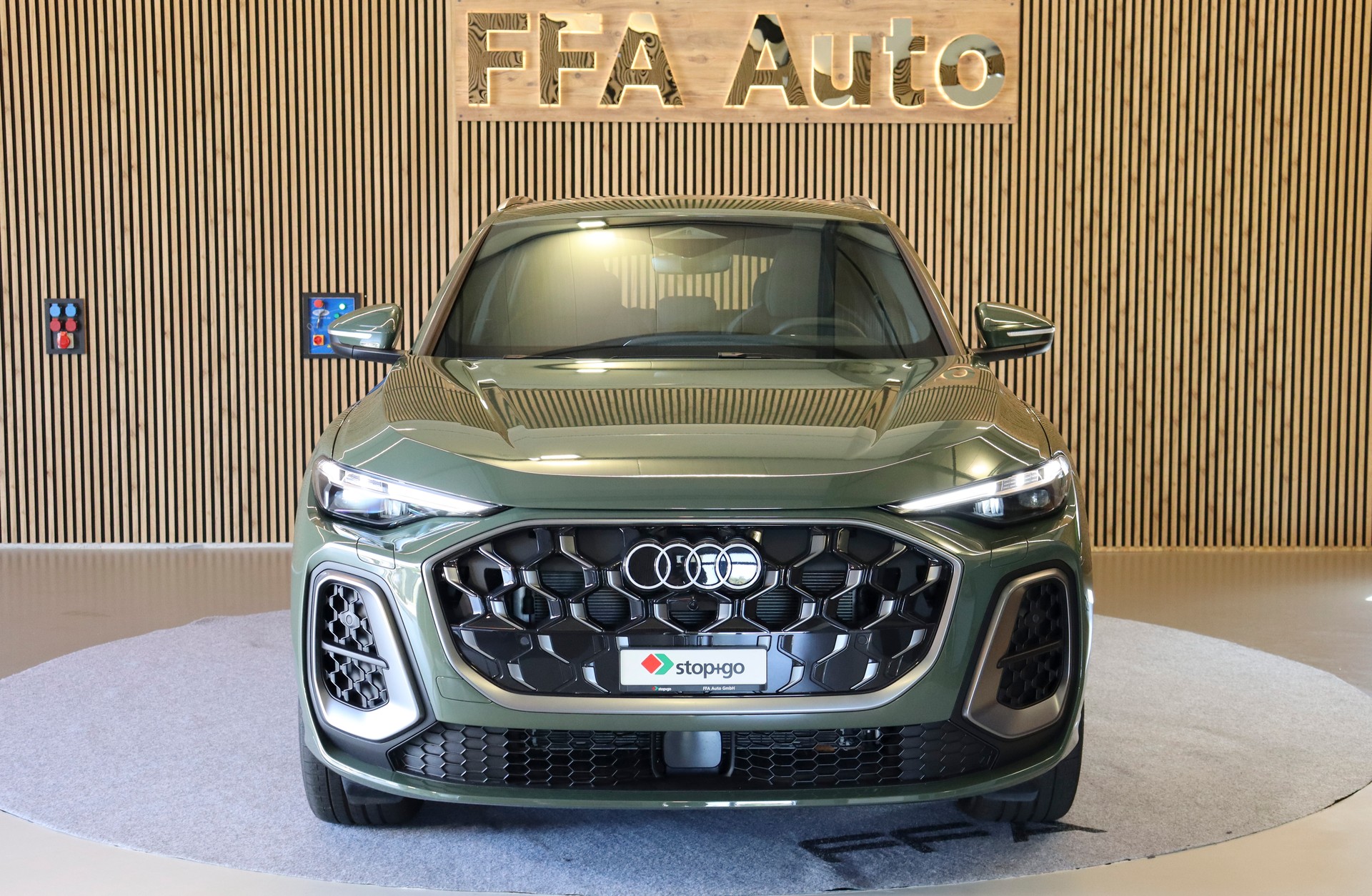 AUDI Q5 2.0 TDI quattro S-Tronic S-Line-image-1