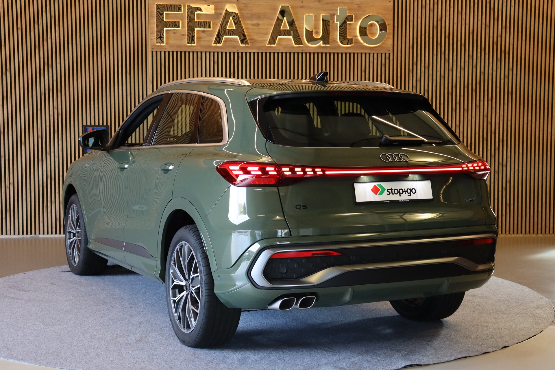 AUDI Q5 2.0 TDI quattro S-Tronic S-Line-image-9