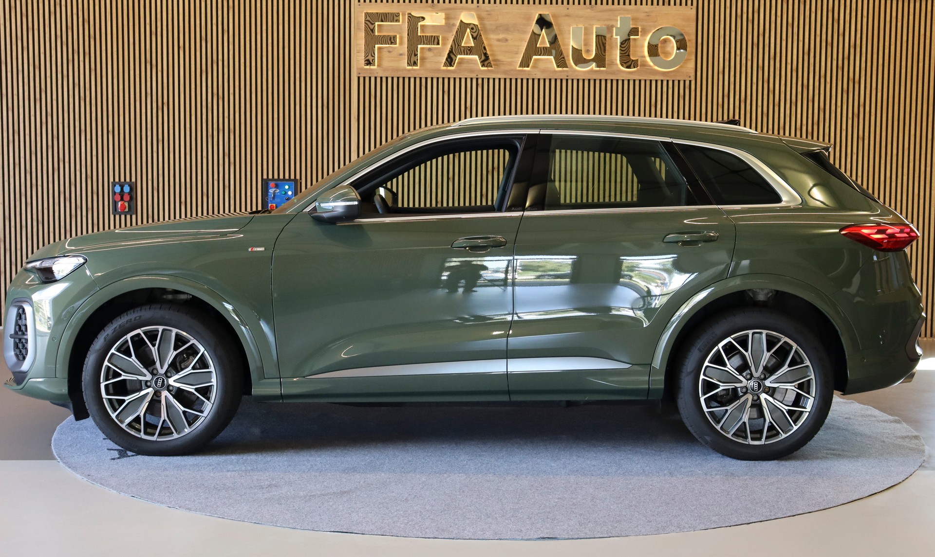 AUDI Q5 2.0 TDI quattro S-Tronic S-Line-image-11