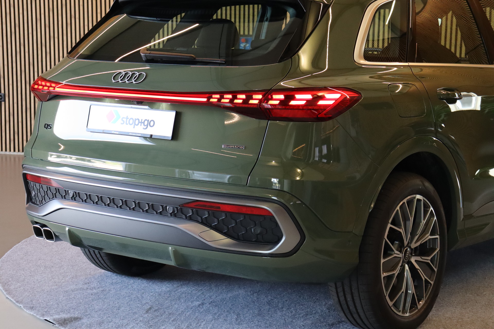 AUDI Q5 2.0 TDI quattro S-Tronic S-Line-image-6