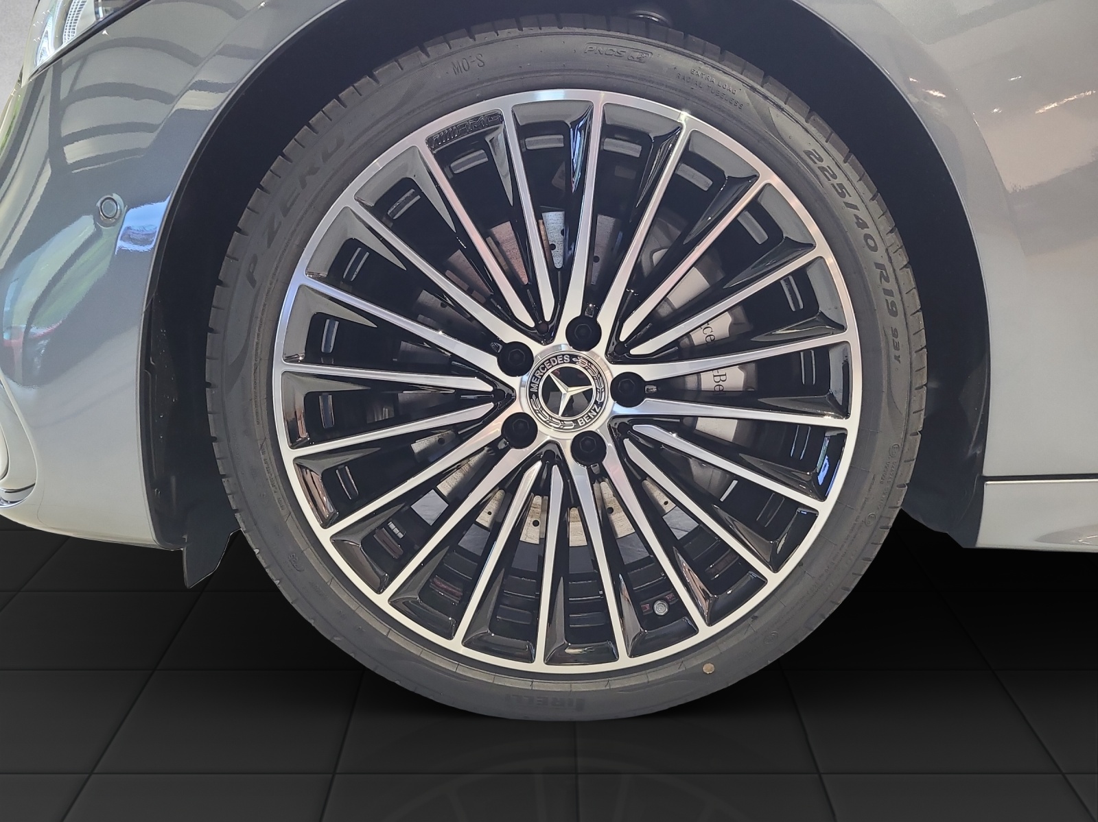 MERCEDES-BENZ C 300 AMG Line 4matic-image-4